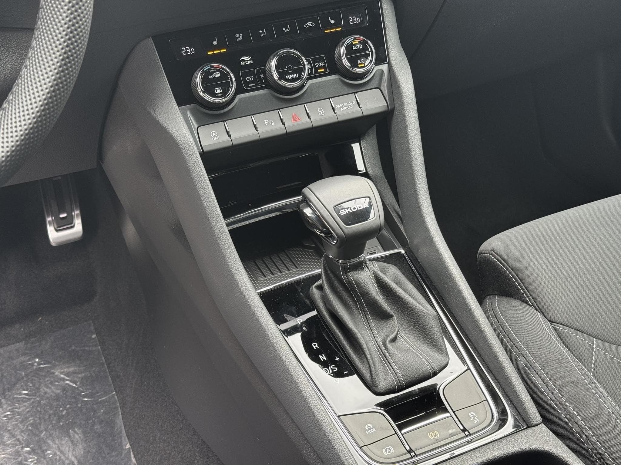 Skoda Karoq 1,5 TSI DSG (2025) - Foto 14