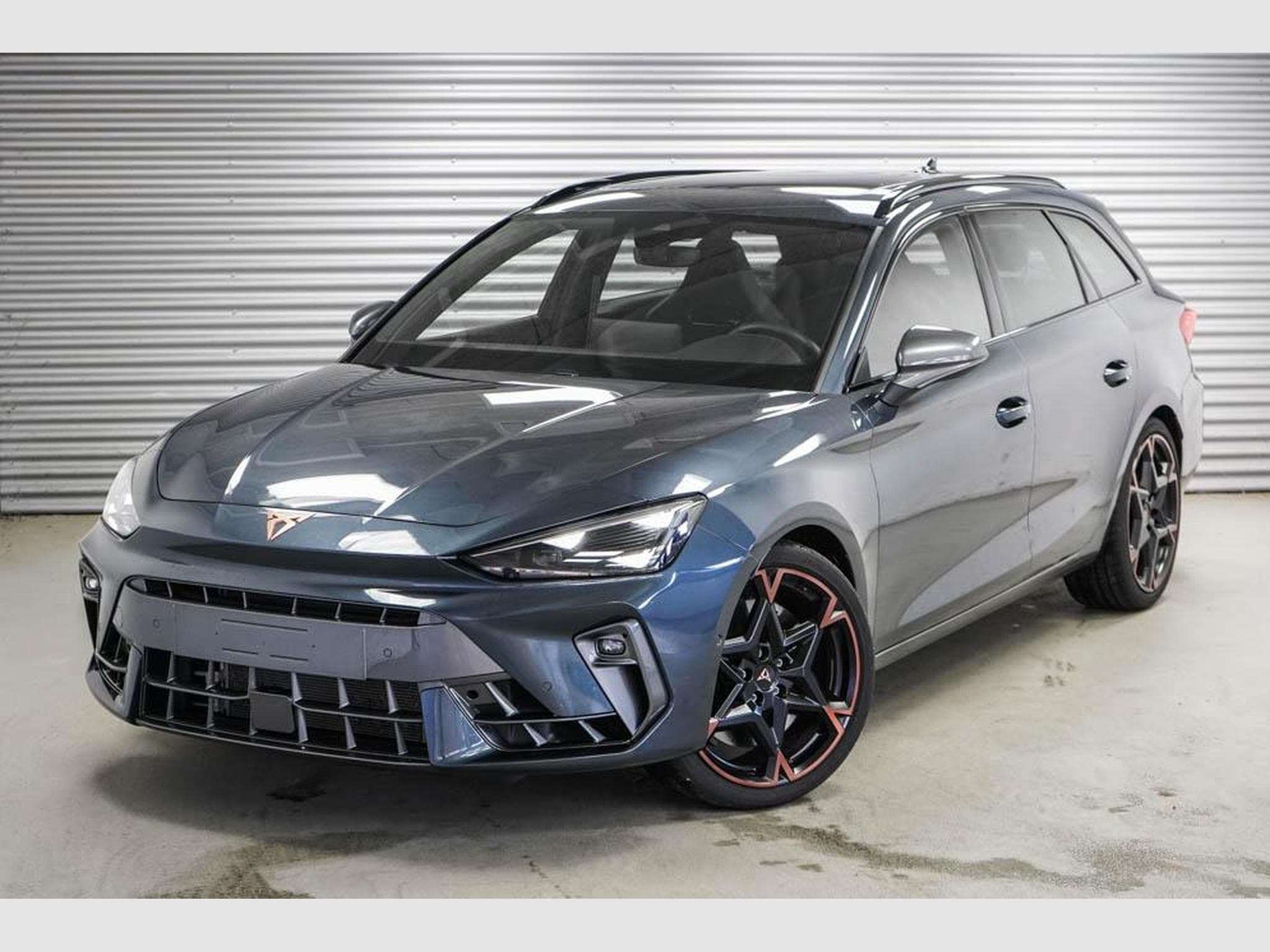 Cupra Leon ST 2,0 TSI (2025) - Foto 1