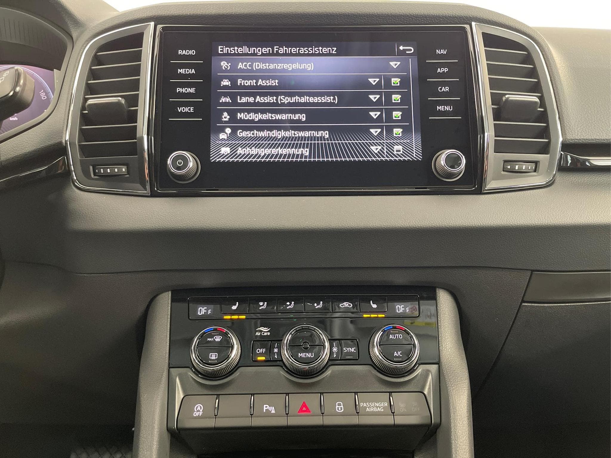 Skoda Karoq Selection (2026) - Foto 11