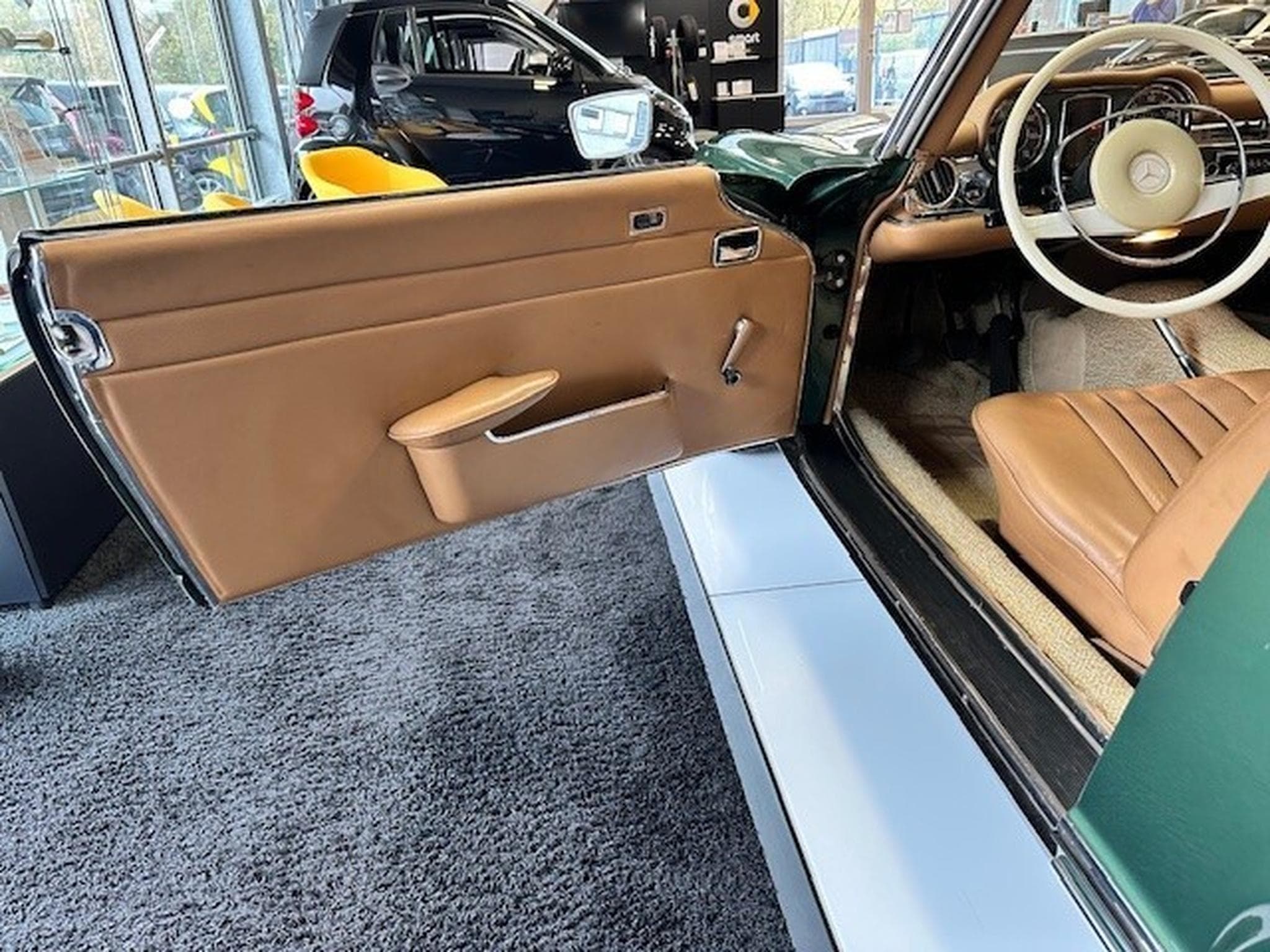 Mercedes SL 280 W113 Pagode (1970) - Photo 10