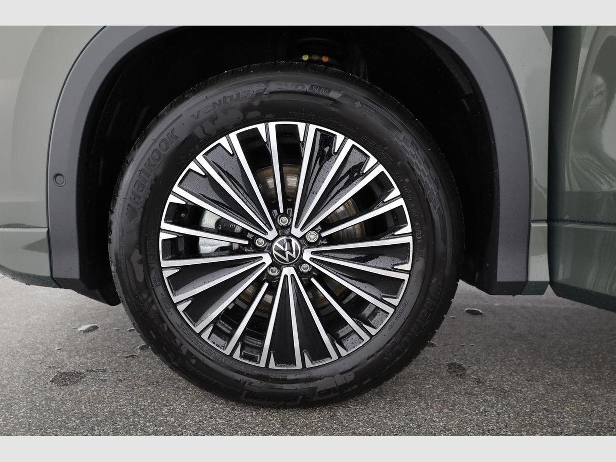 VW Tayron 1.5 TSI eHybrid 150 kW Life (2025) - Photo 16