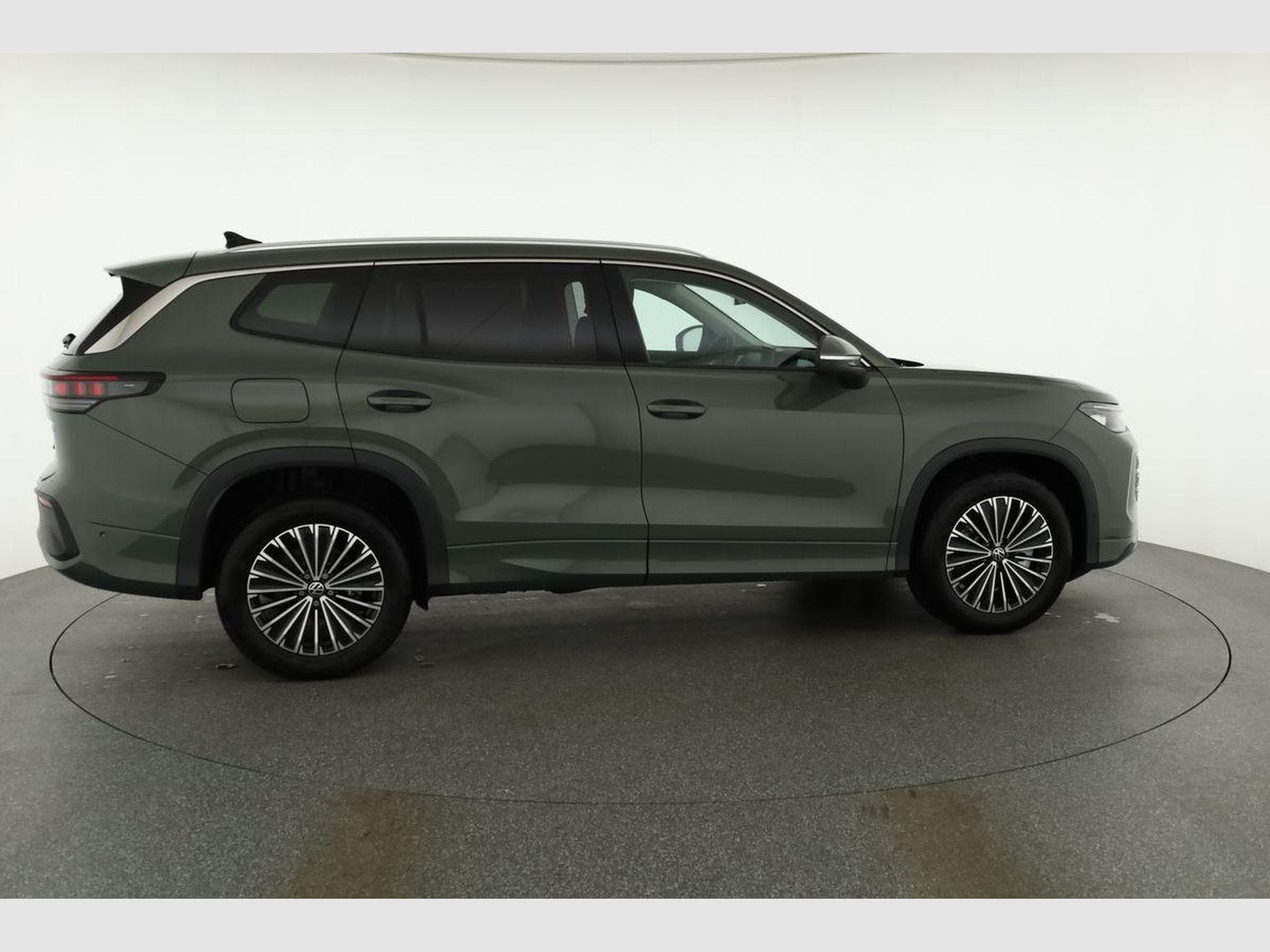 VW Tayron 1.5 TSI eHybrid 150 kW Life (2025) - Photo 22