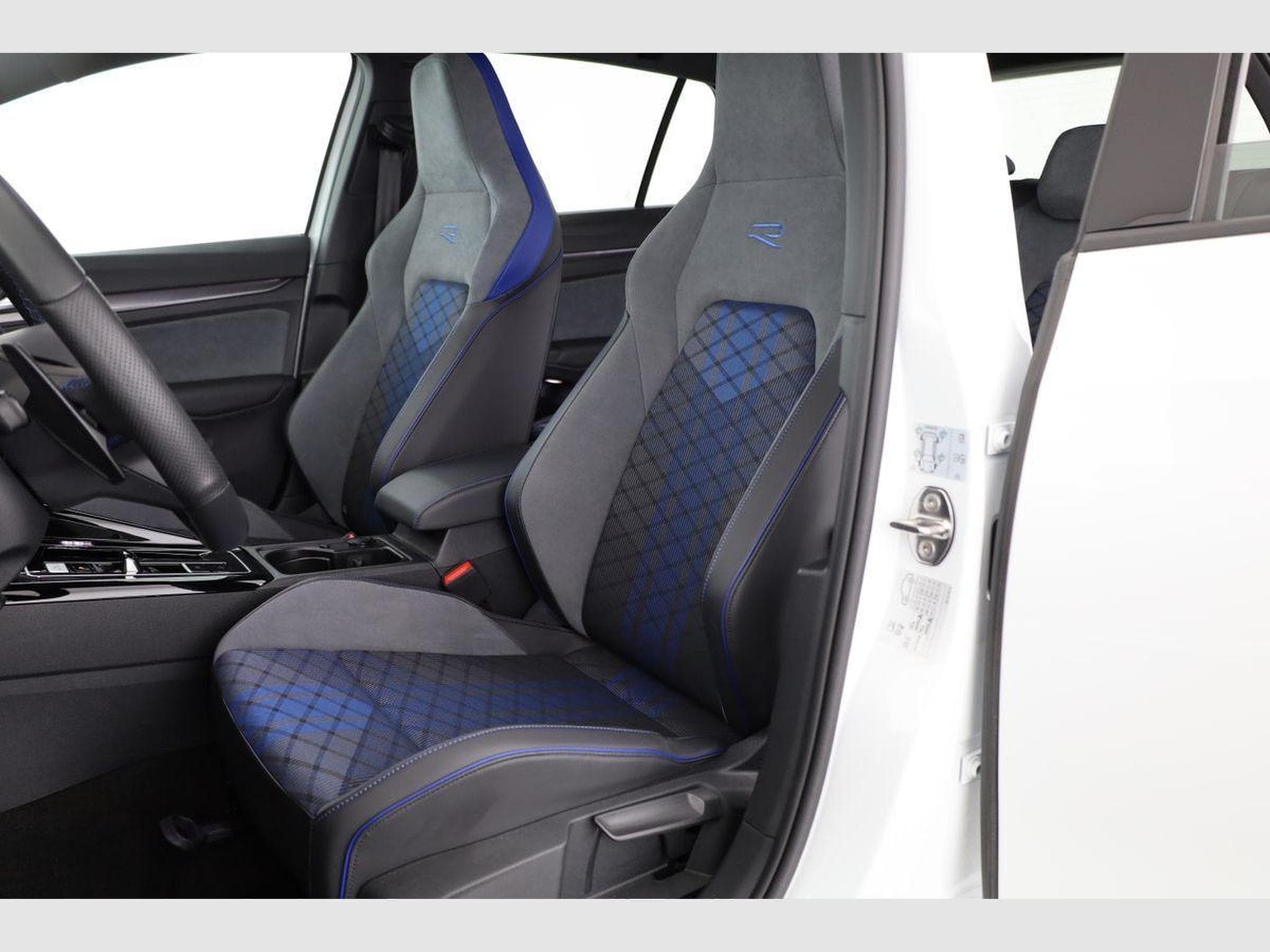 VW Golf 2.0 TSI 245 kW 4Motion R (2025) - Foto 9