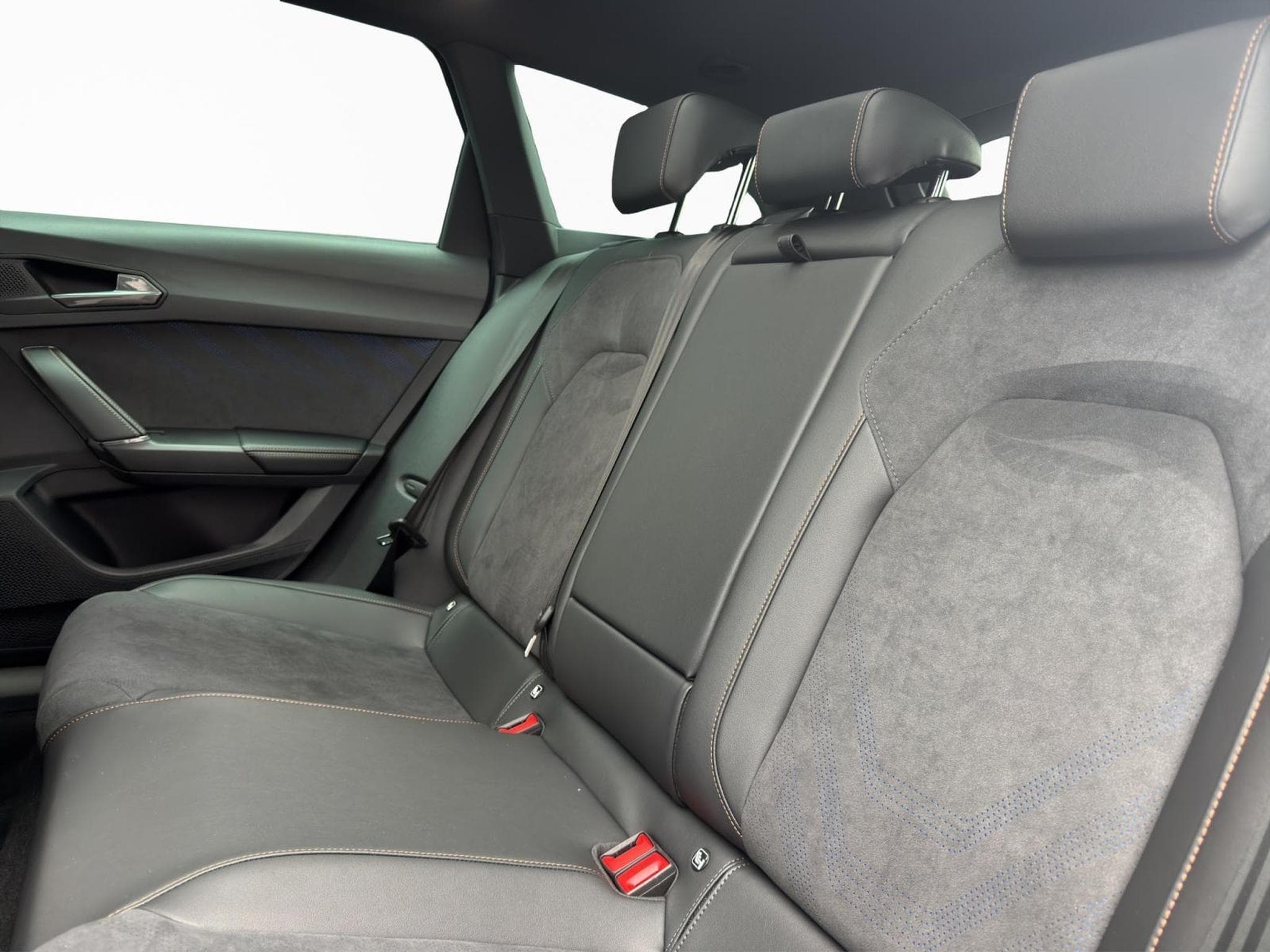 Cupra Leon Sportstourer 1.5 eTSI DSG (2025) - Foto 11