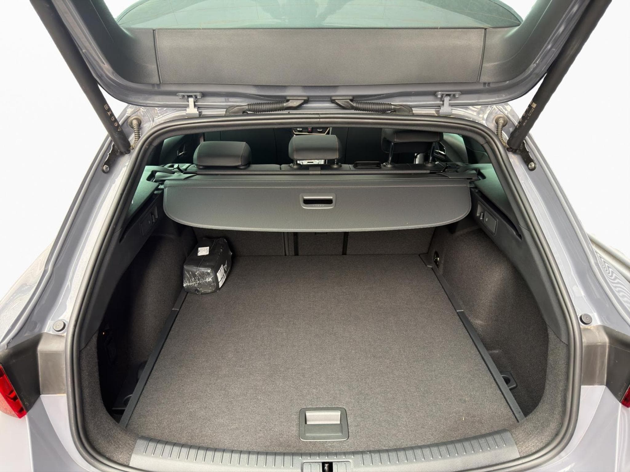 Cupra Leon Sportstourer 1.5 eTSI DSG (2025) - Foto 12