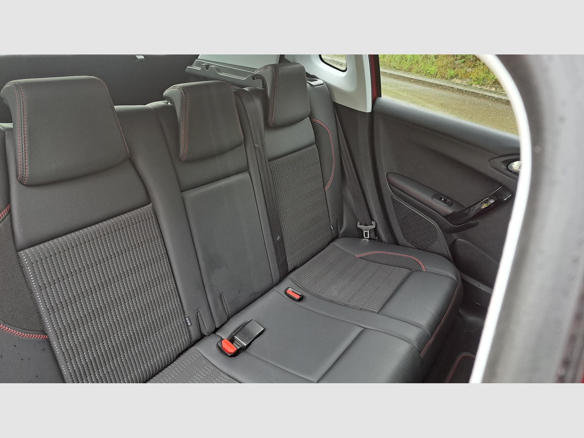 Peugeot 2008 1.6 e-HDI 100cv GT-Line (2018) - Foto 12