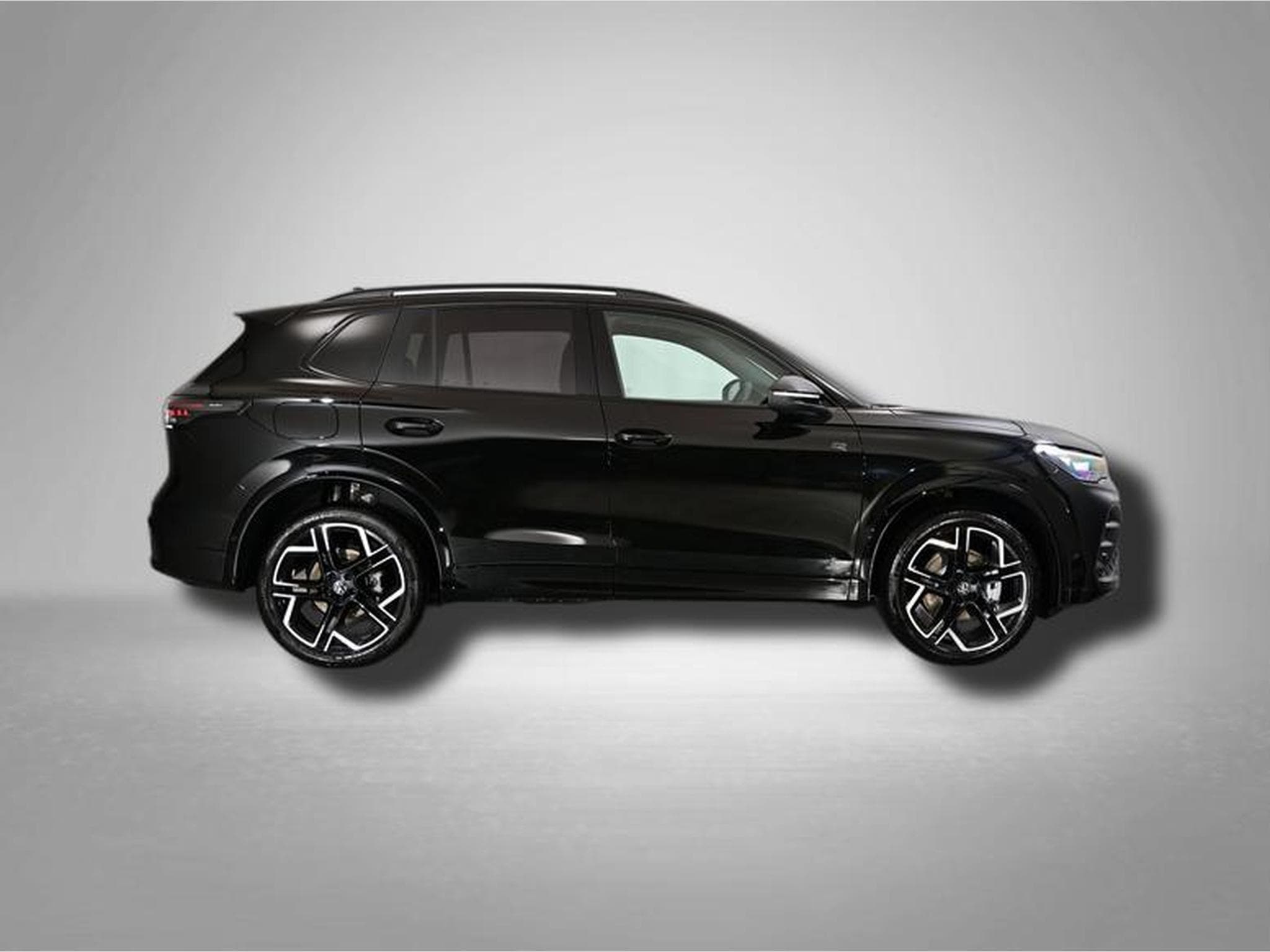 VW Tiguan R-Line 2.0 TSI OPF 4MOTION 7-Gang DSG (2025) - Photo 6