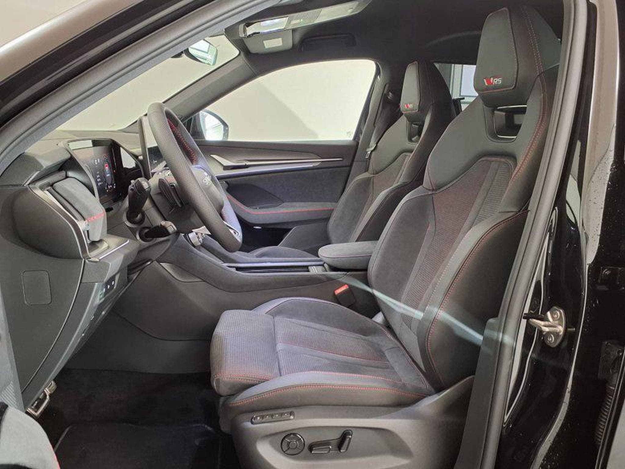 Skoda Kodiaq RS 2.0 TSI 7-Gang-DSG 4x4 (2025) - Photo 9