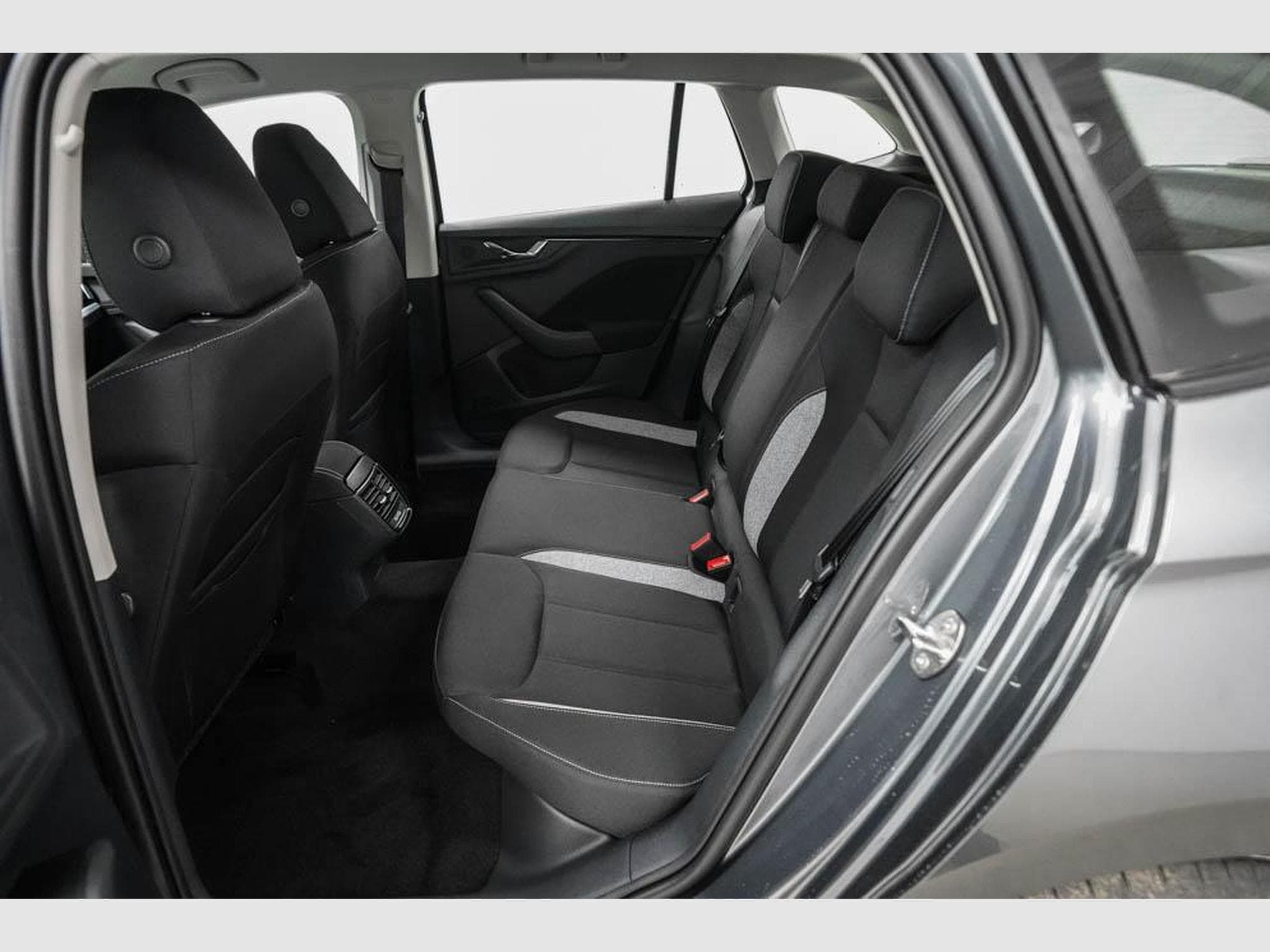 Skoda Scala 1,0 TSI DSG (2025) - Foto 15