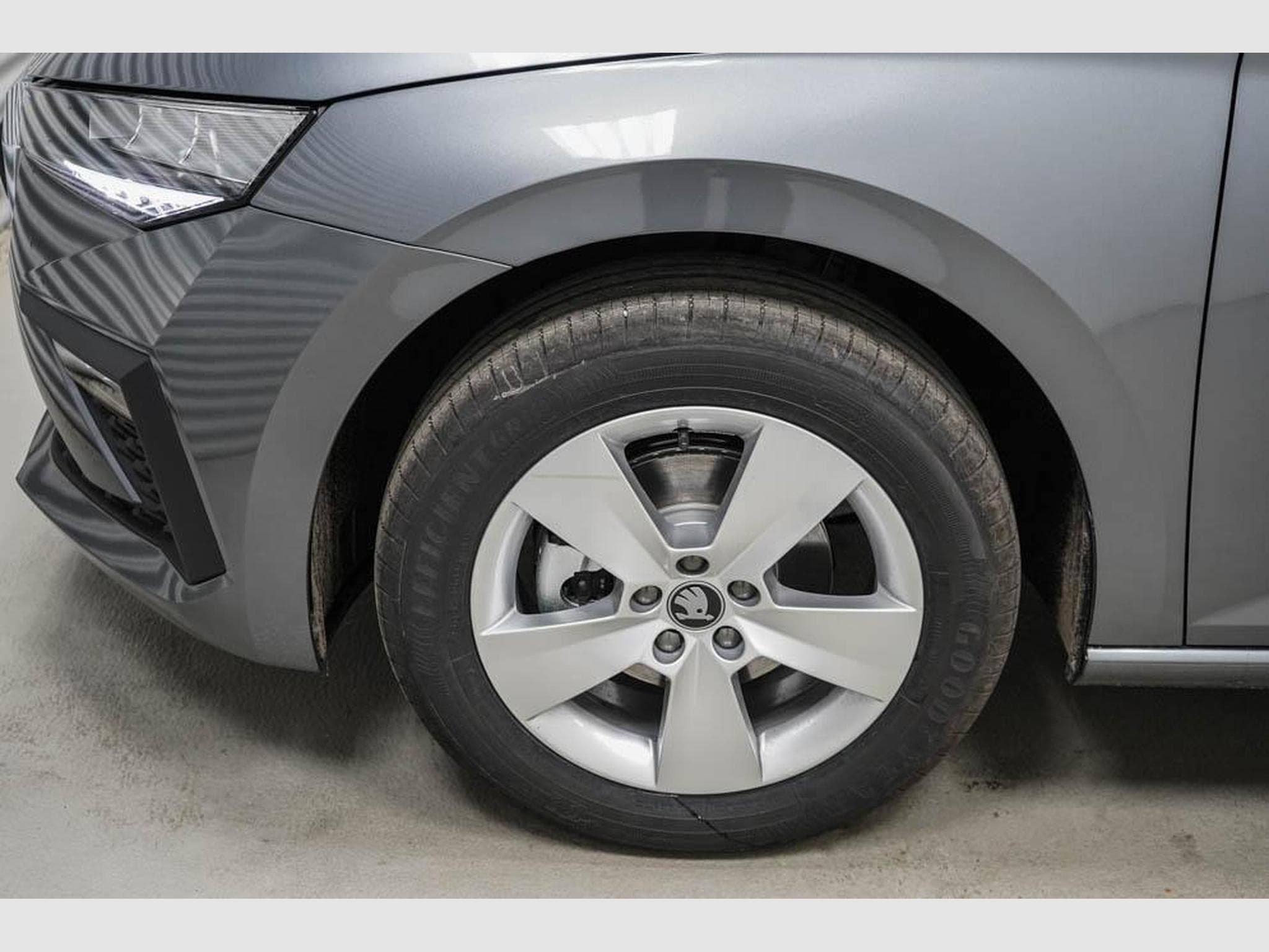 Skoda Scala 1,0 TSI DSG (2025) - Foto 4