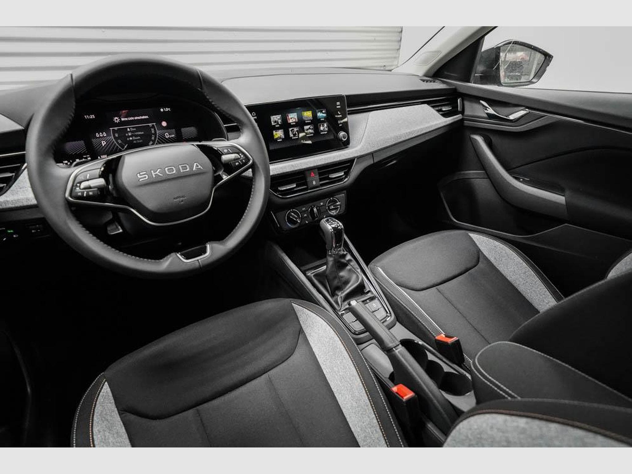 Skoda Scala 1,0 TSI DSG (2025) - Foto 6