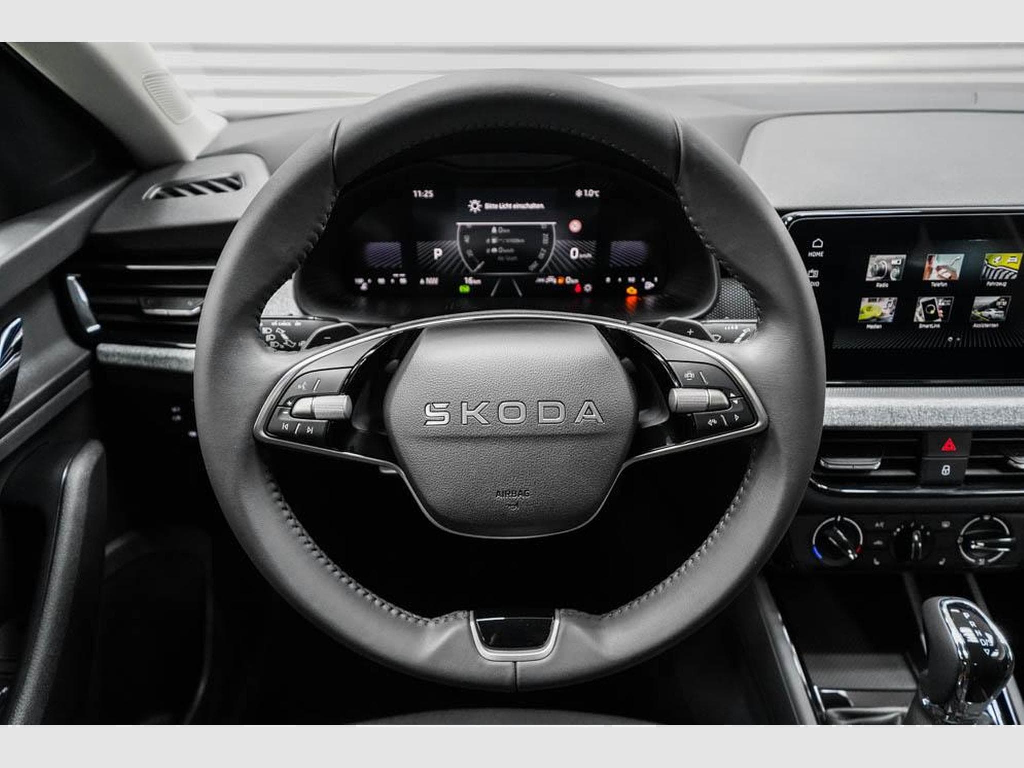 Skoda Scala 1,0 TSI DSG (2025) - Foto 8