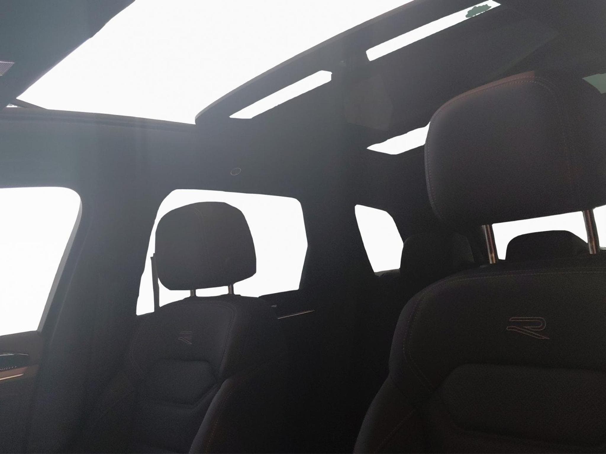 VW Touareg R-Line (1970) - Photo 16