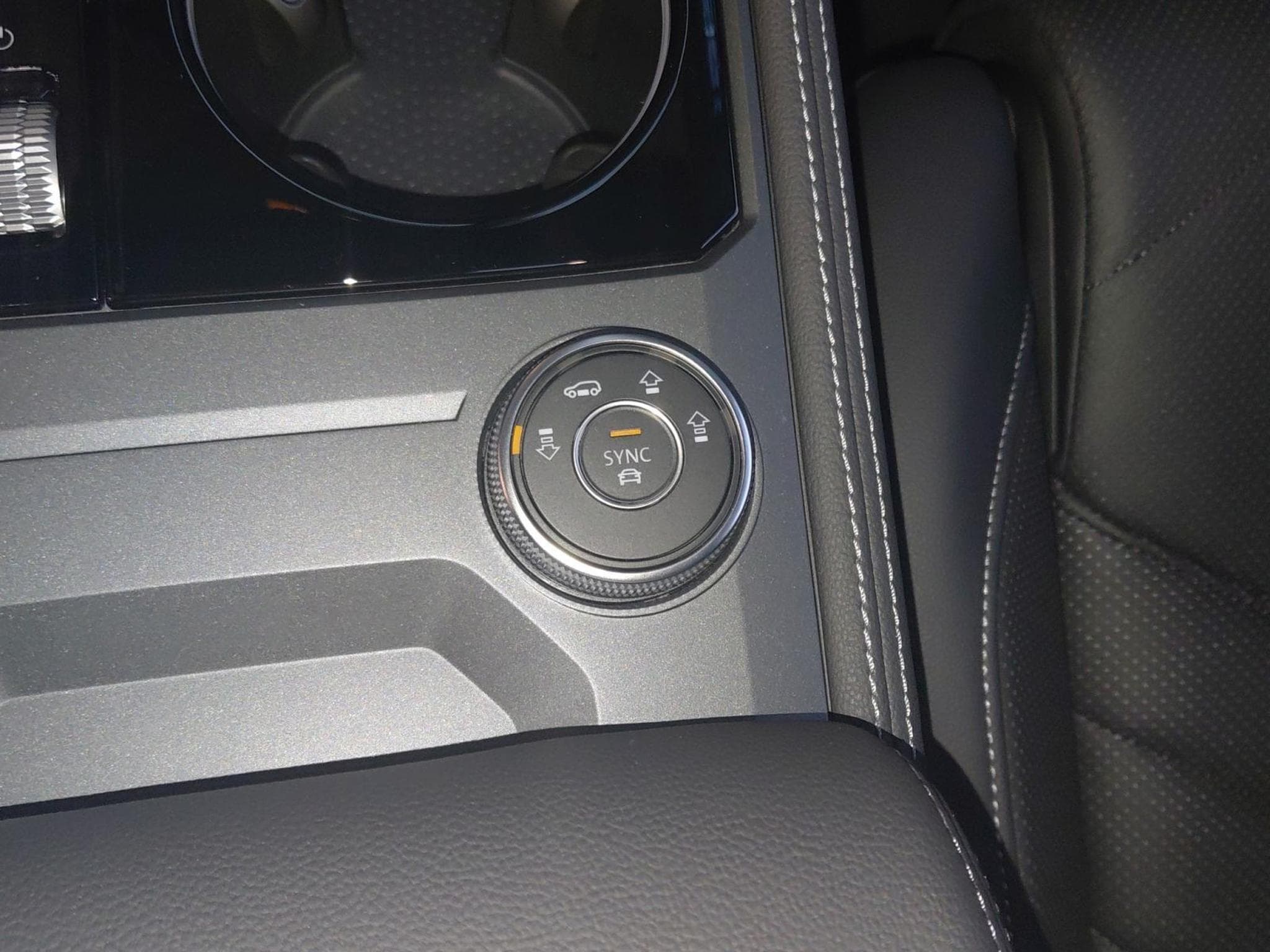 VW Touareg R-Line (1970) - Photo 19