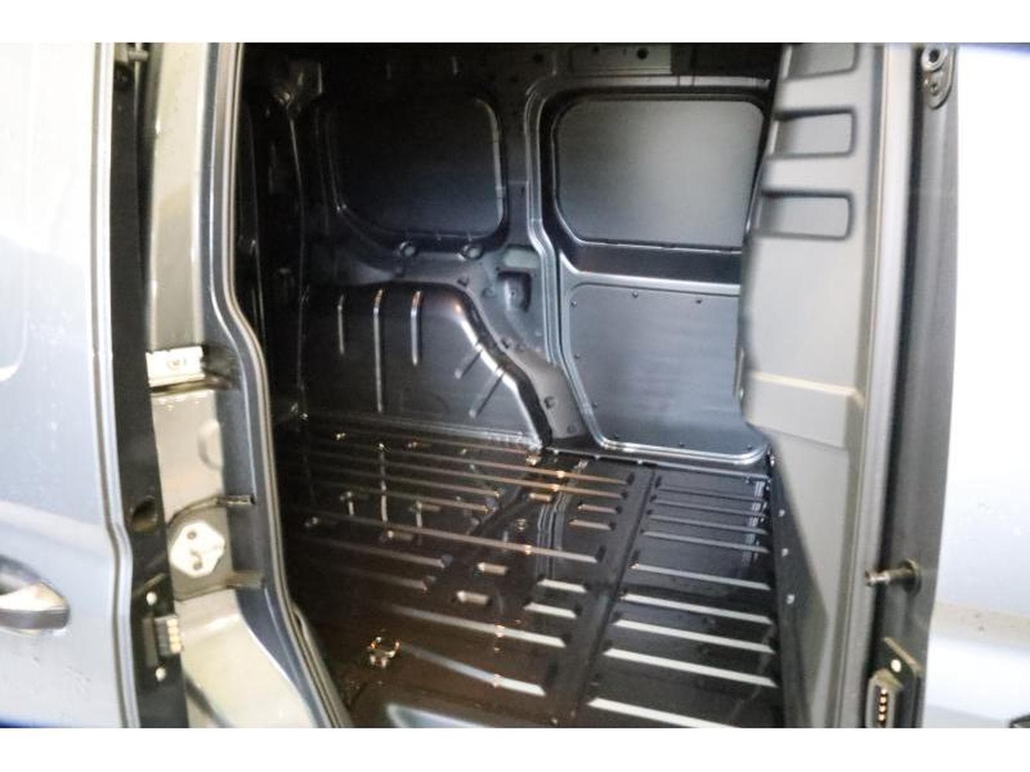 Ford Transit (2025) - Photo 16