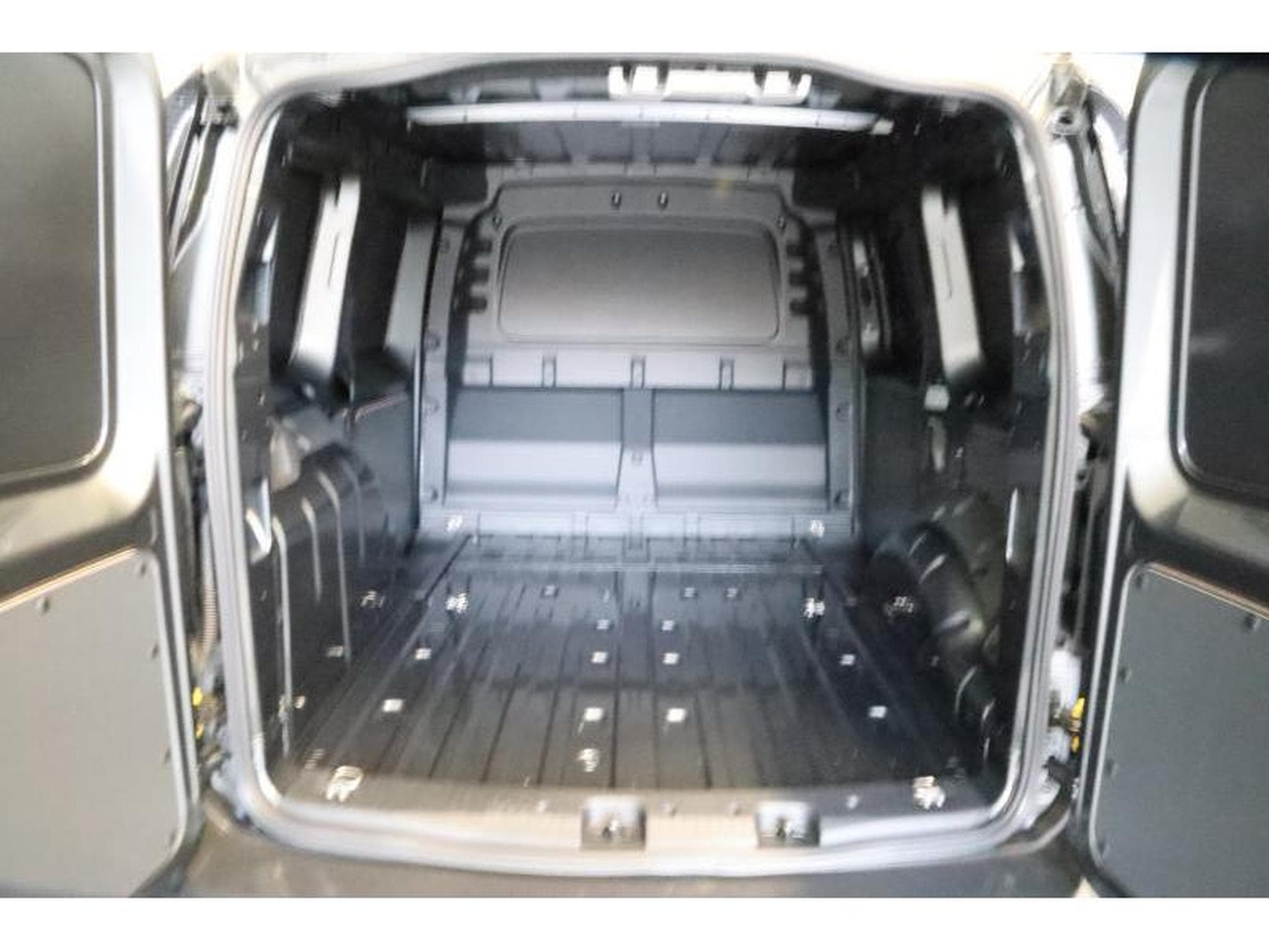 Ford Transit (2025) - Photo 17