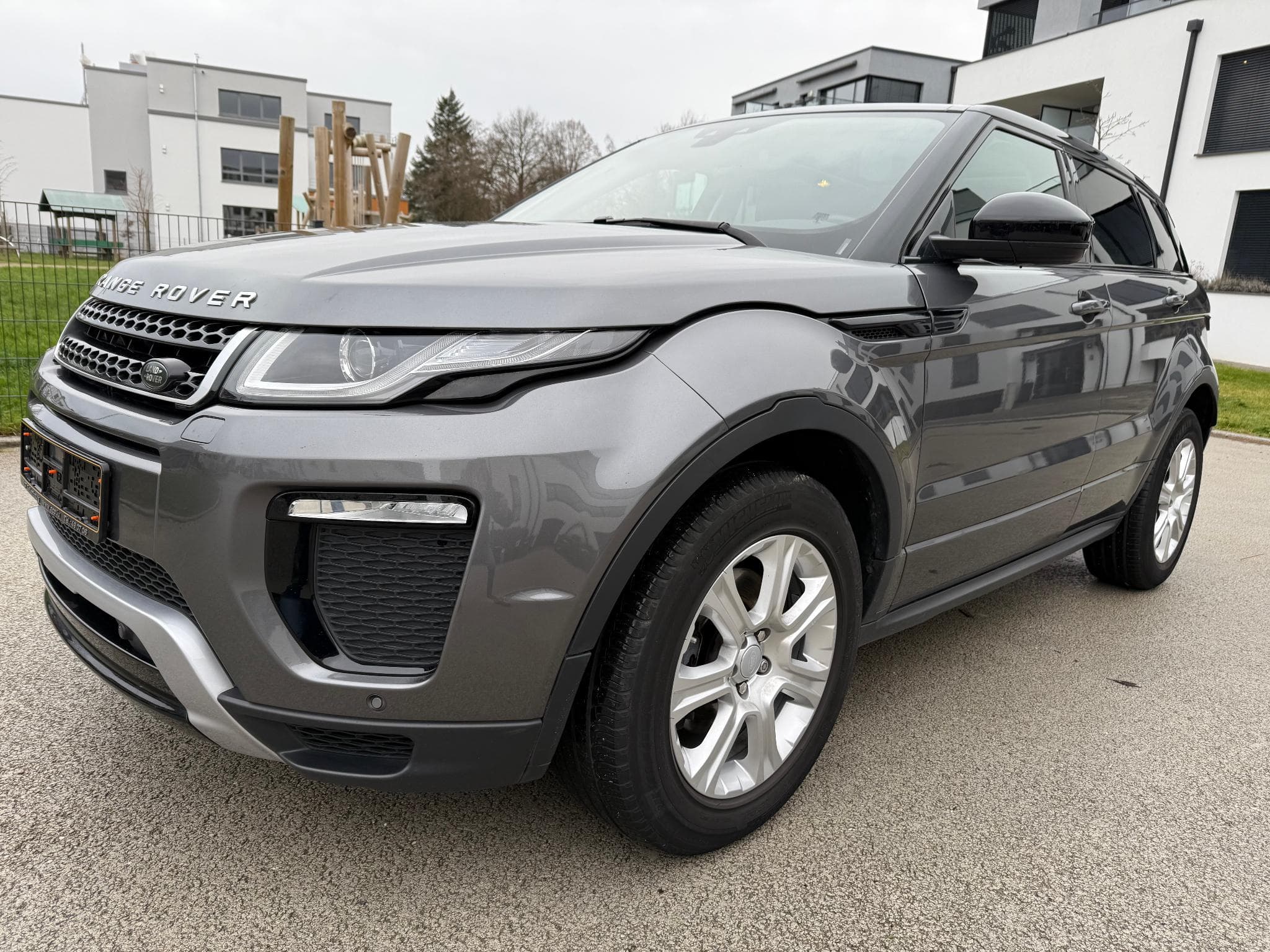 Land-Rover Range Rover Evoque 2.0 TD4 SE DYNAMIC AWD 180 PS AUTO. (2016) - Photo 1