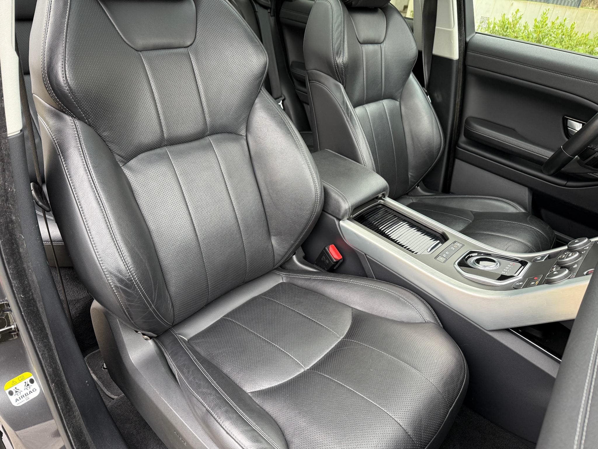 Land-Rover Range Rover Evoque 2.0 TD4 SE DYNAMIC AWD 180 PS AUTO. (2016) - Photo 8