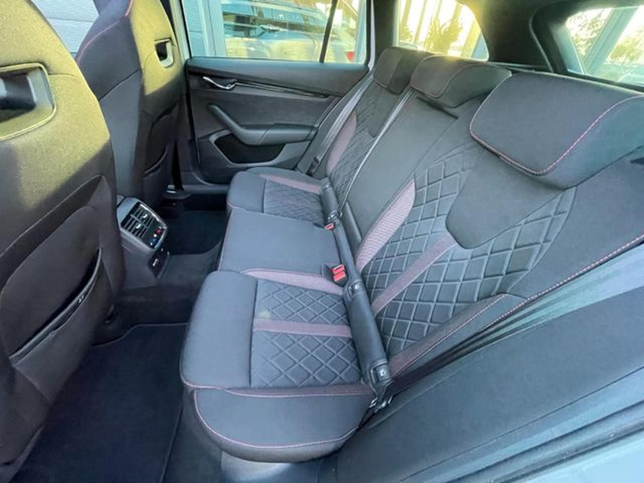 Skoda Octavia Octavia 2,0TSi Combi RS Pano Matrix AHK Columbus (2021) - Photo 10