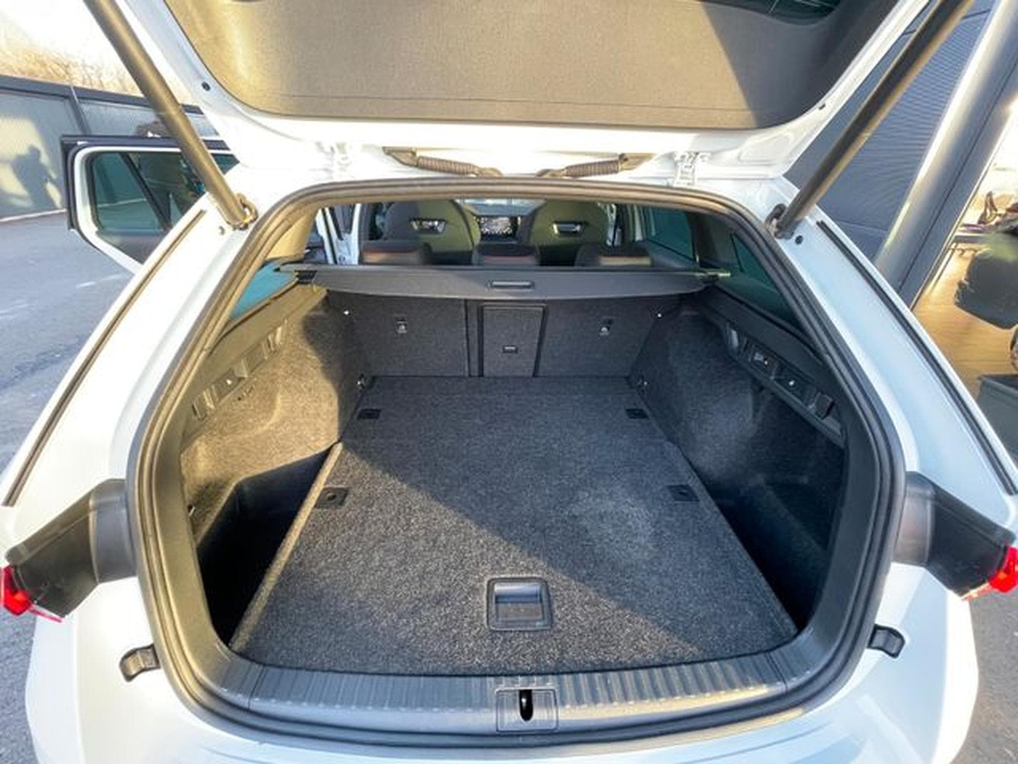 Skoda Octavia Octavia 2,0TSi Combi RS Pano Matrix AHK Columbus (2021) - Photo 11