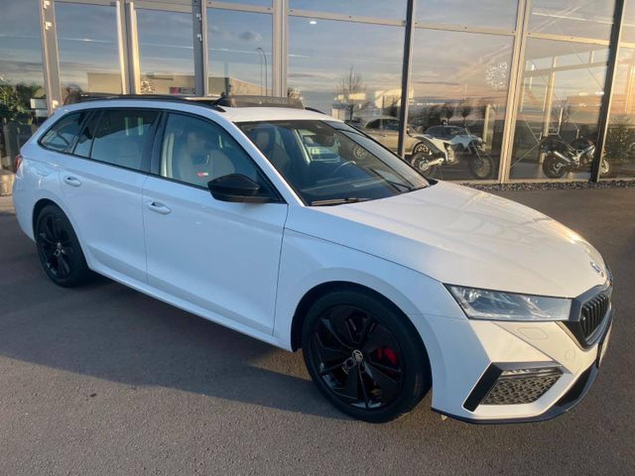 Skoda Octavia Octavia 2,0TSi Combi RS Pano Matrix AHK Columbus (2021) - Photo 3