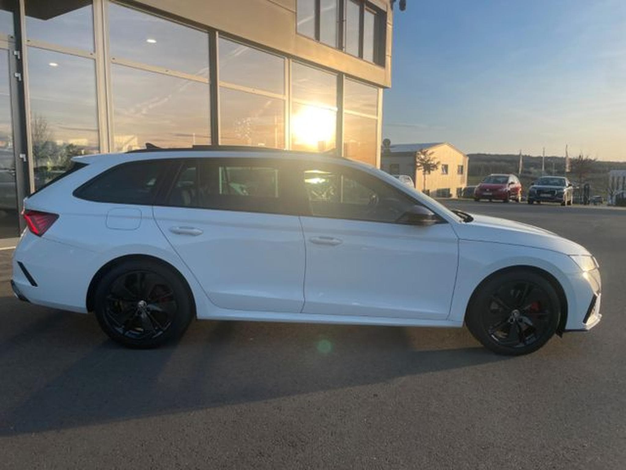 Skoda Octavia Octavia 2,0TSi Combi RS Pano Matrix AHK Columbus (2021) - Photo 4
