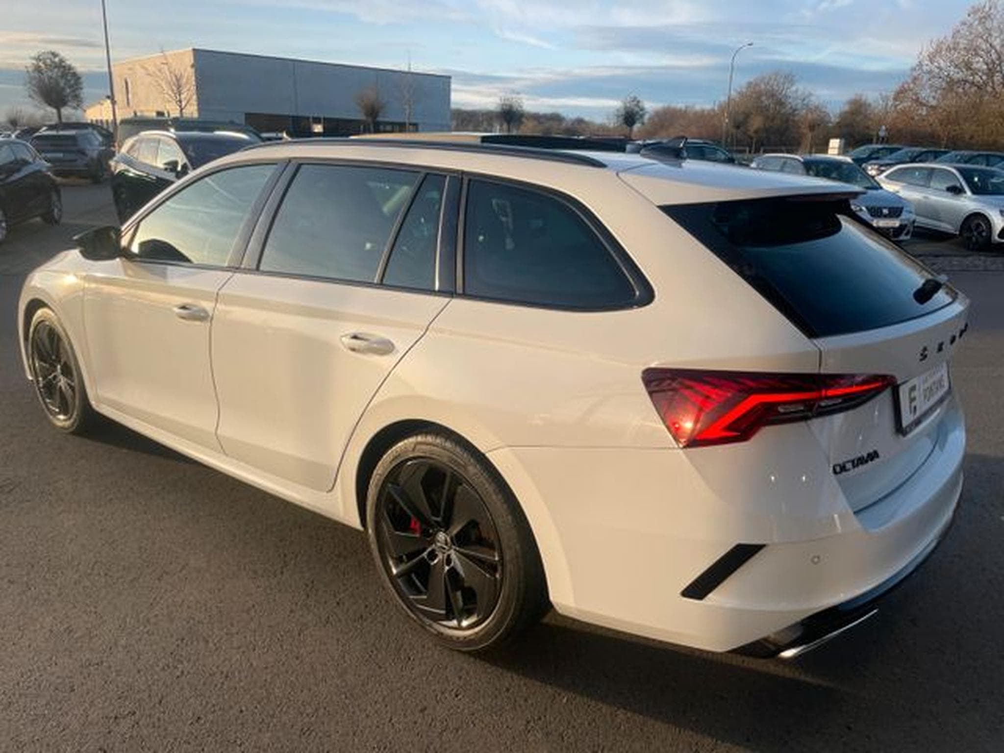 Skoda Octavia Octavia 2,0TSi Combi RS Pano Matrix AHK Columbus (2021) - Photo 7