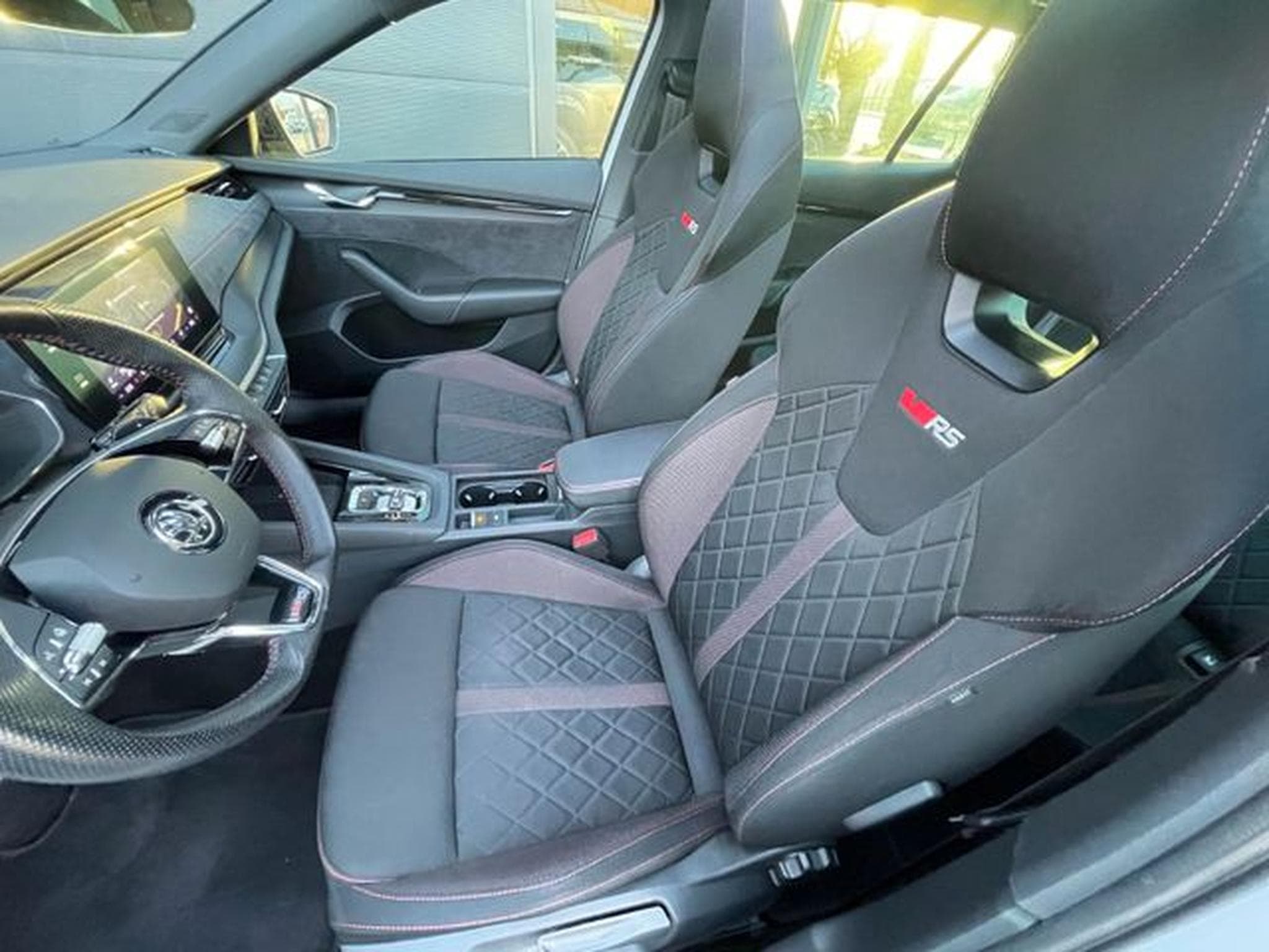 Skoda Octavia Octavia 2,0TSi Combi RS Pano Matrix AHK Columbus (2021) - Photo 9