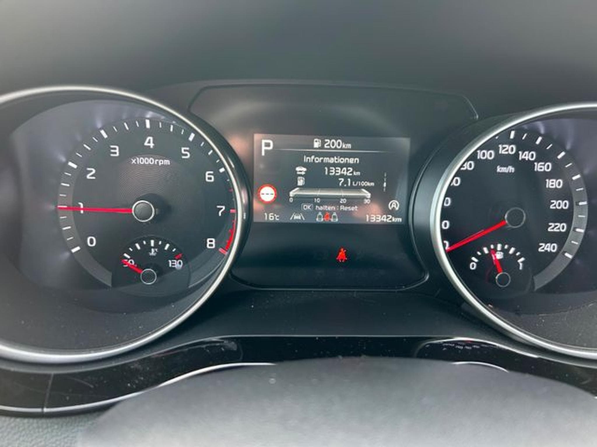 Kia Ceed Ceed Spirit 1,5T-GDI DCT Spirit Navi LED JBL ACC (2024) - Photo 15