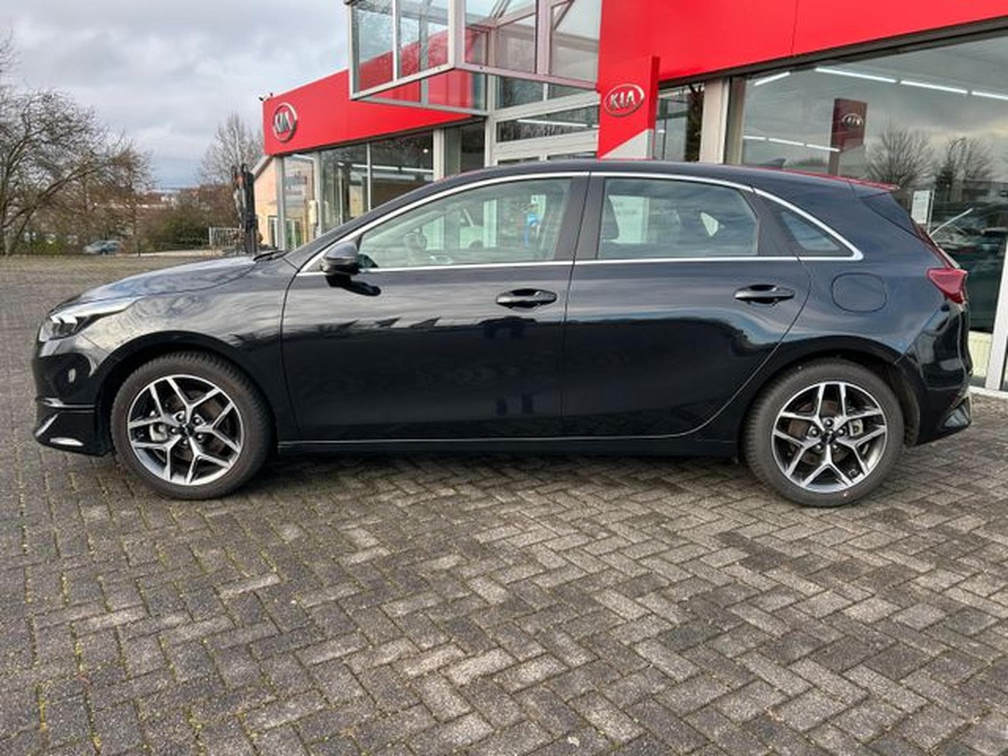 Kia Ceed Ceed Spirit 1,5T-GDI DCT Spirit Navi LED JBL ACC (2024) - Photo 4