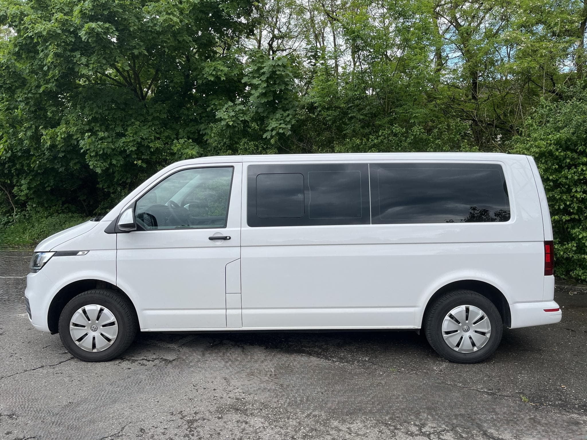 VW Transporter 2.0 TDI 9 places (2023) - Foto 1