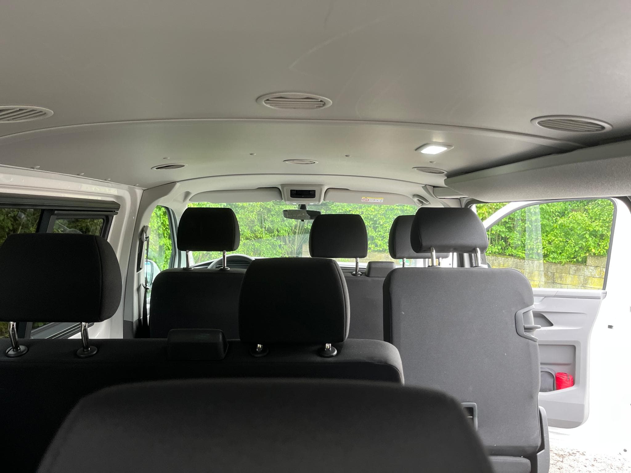 VW Transporter 2.0 TDI 9 places (2023) - Foto 12