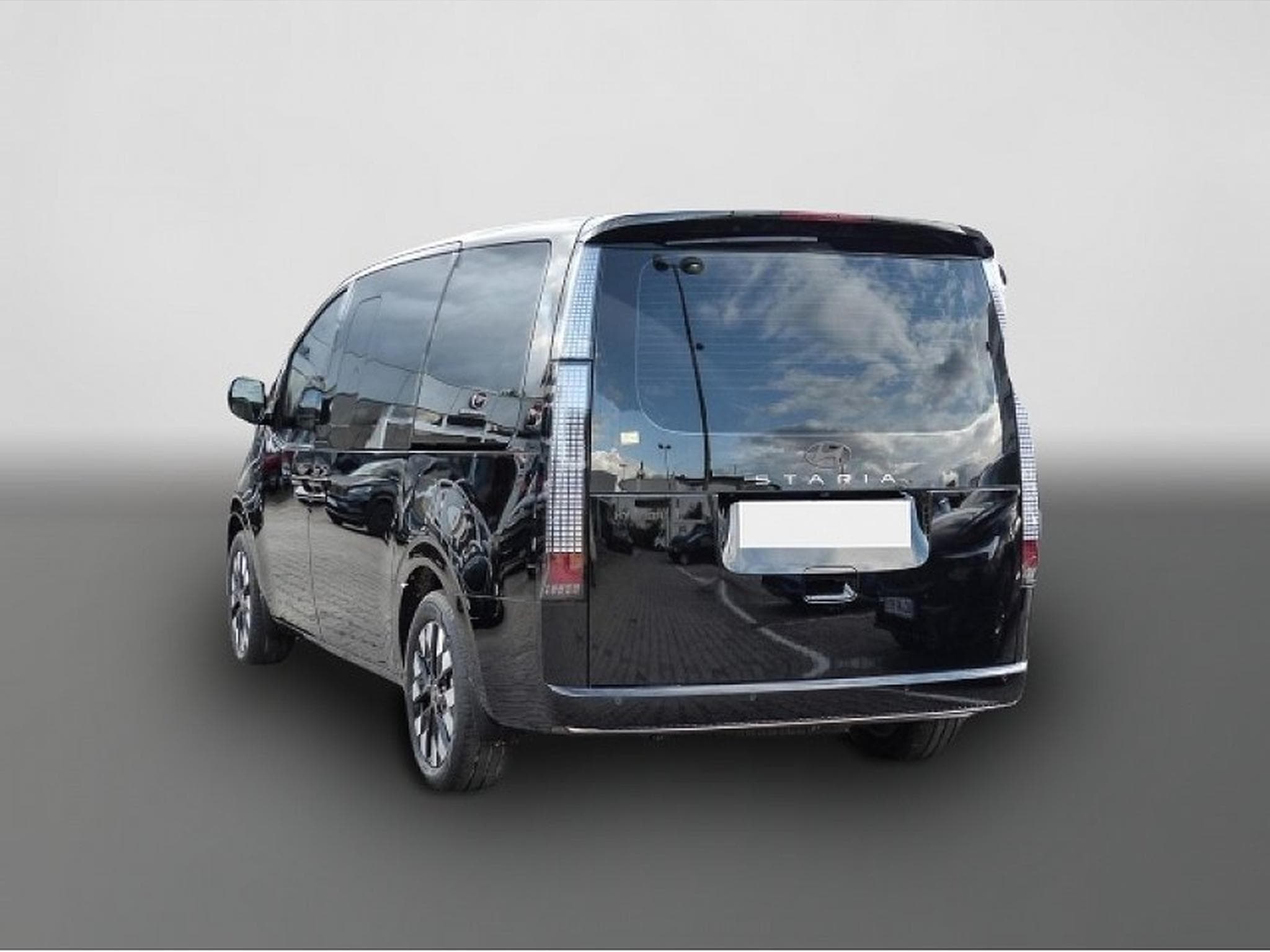 Hyundai Staria (2025) - Photo 2