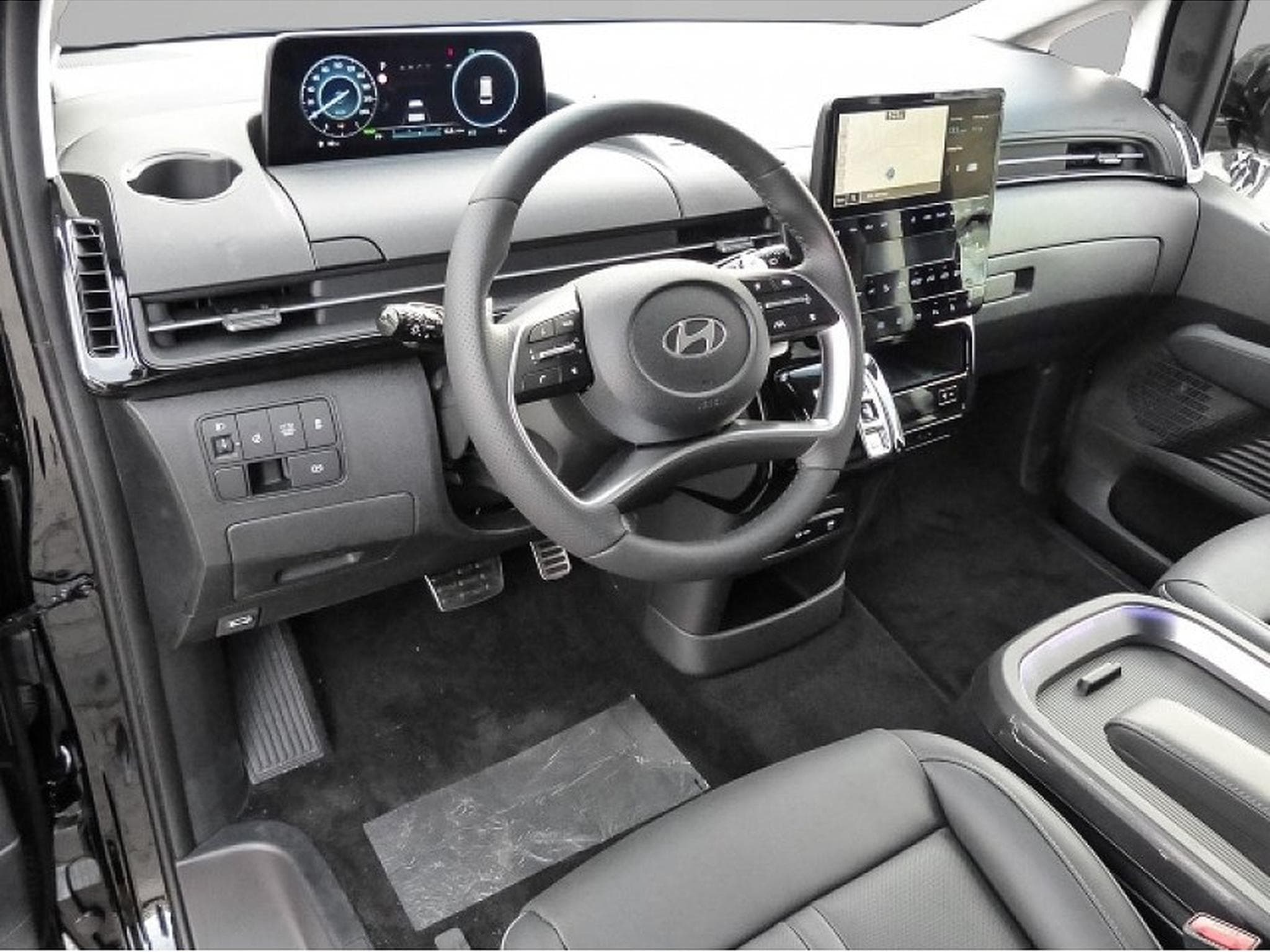 Hyundai Staria (2025) - Photo 4