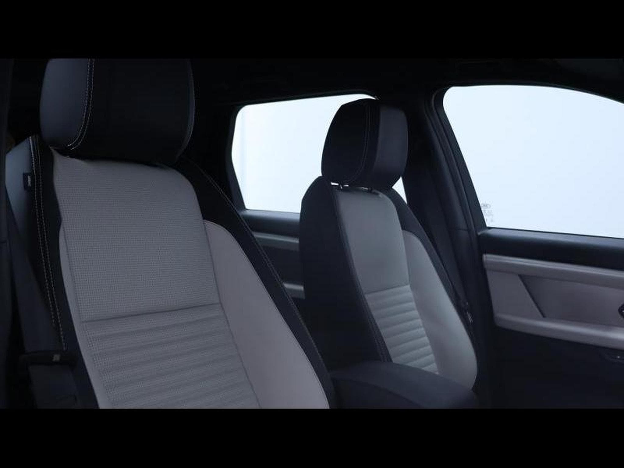 Land-Rover Discovery Sport D165 DYNAMIC SE AWD Auto (2025) - Photo 11