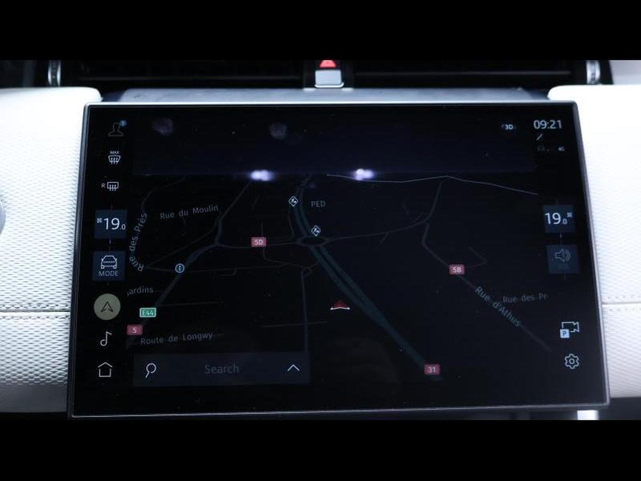 Land-Rover Discovery Sport D165 DYNAMIC SE AWD Auto (2025) - Photo 19