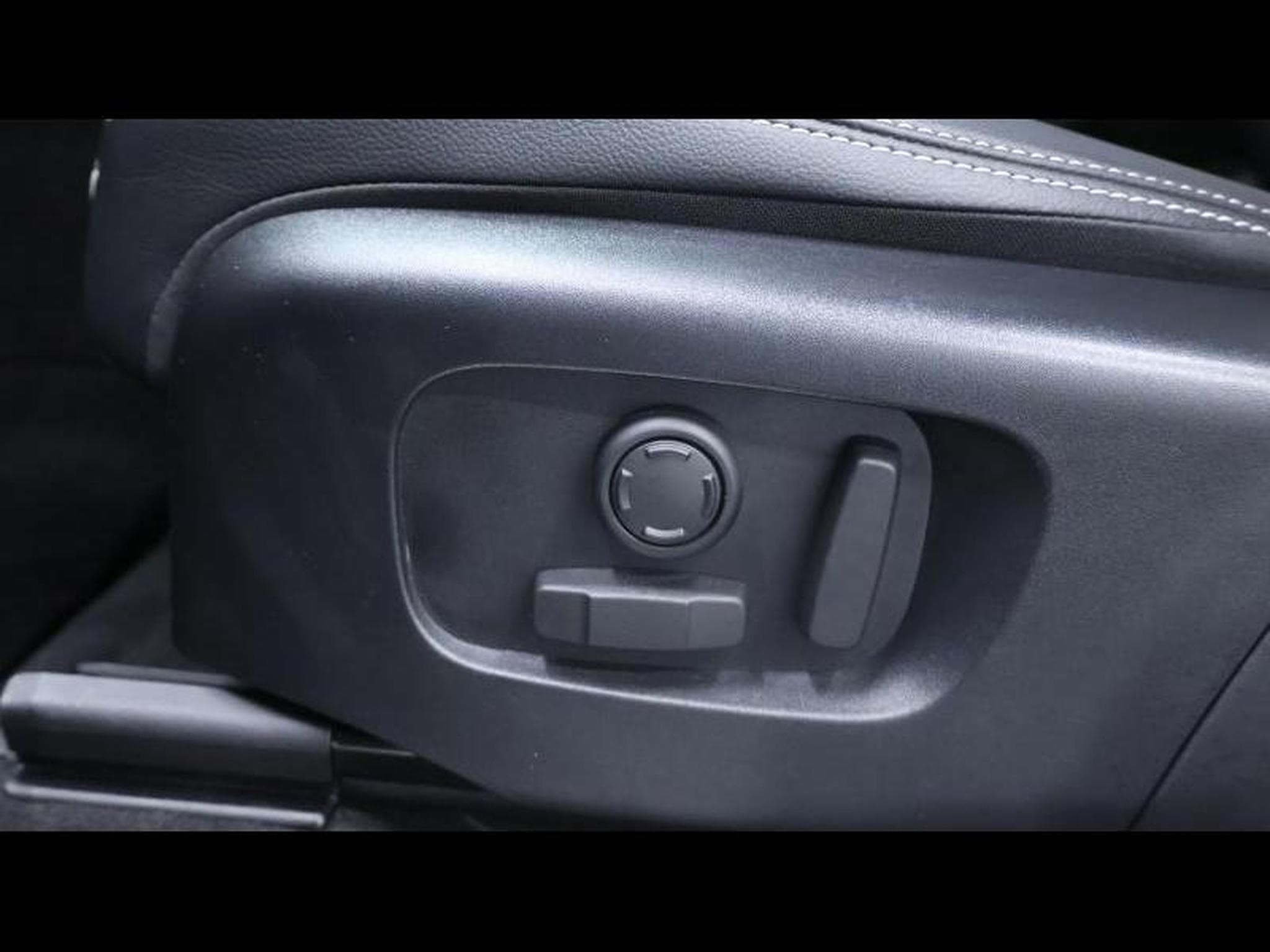 Land-Rover Discovery Sport D165 DYNAMIC SE AWD Auto (2025) - Photo 25