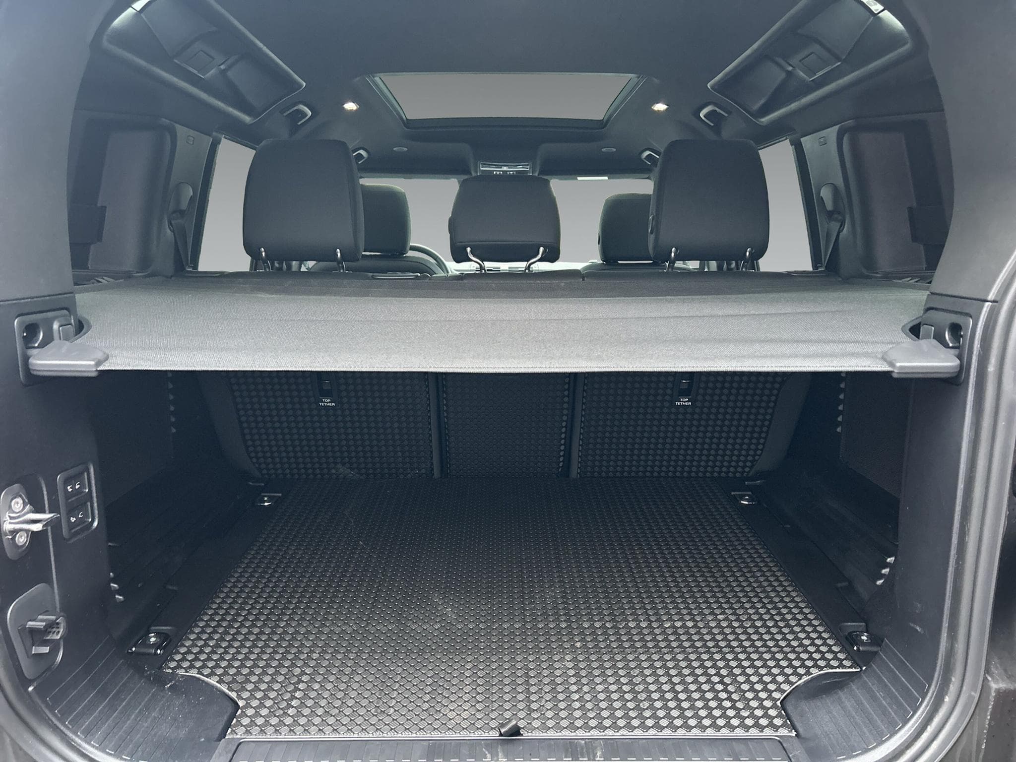 Land-Rover Defender 110 D250 X-Dynamic HSE +AHK +Winter-Paket (2025) - Photo 11