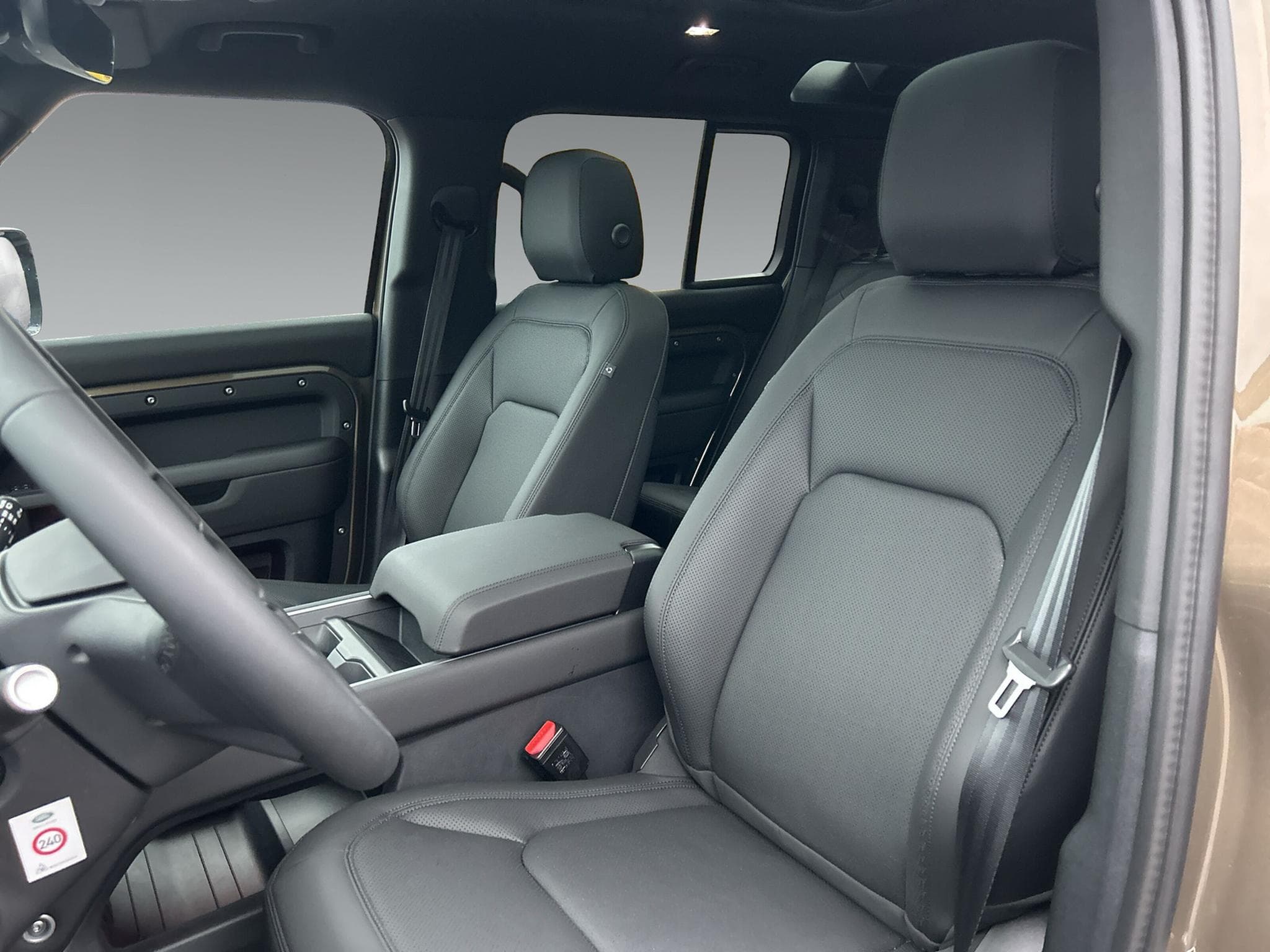 Land-Rover Defender 110 D250 X-Dynamic HSE +AHK +Winter-Paket (2025) - Photo 7