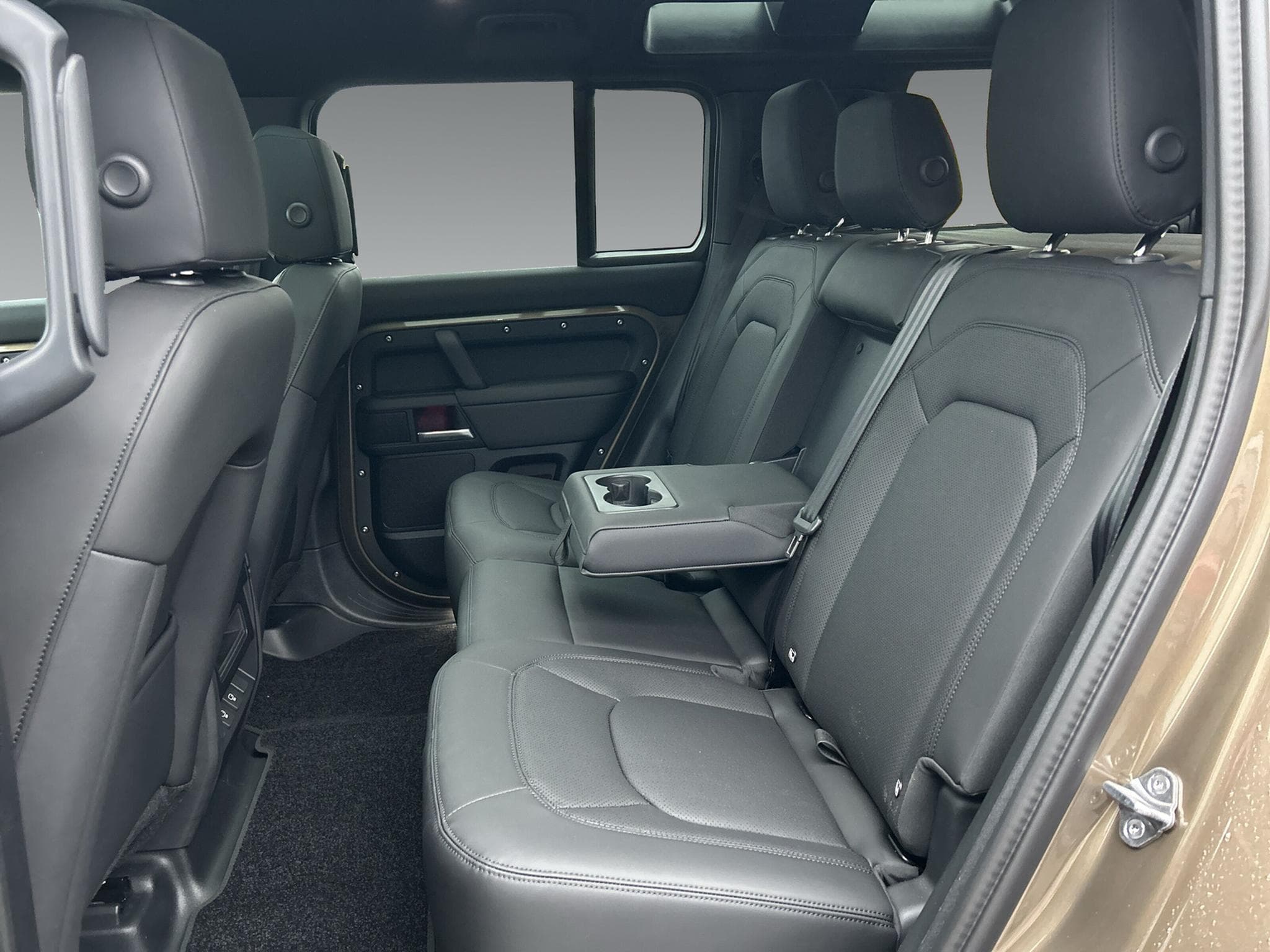 Land-Rover Defender 110 D250 X-Dynamic HSE +AHK +Winter-Paket (2025) - Photo 8