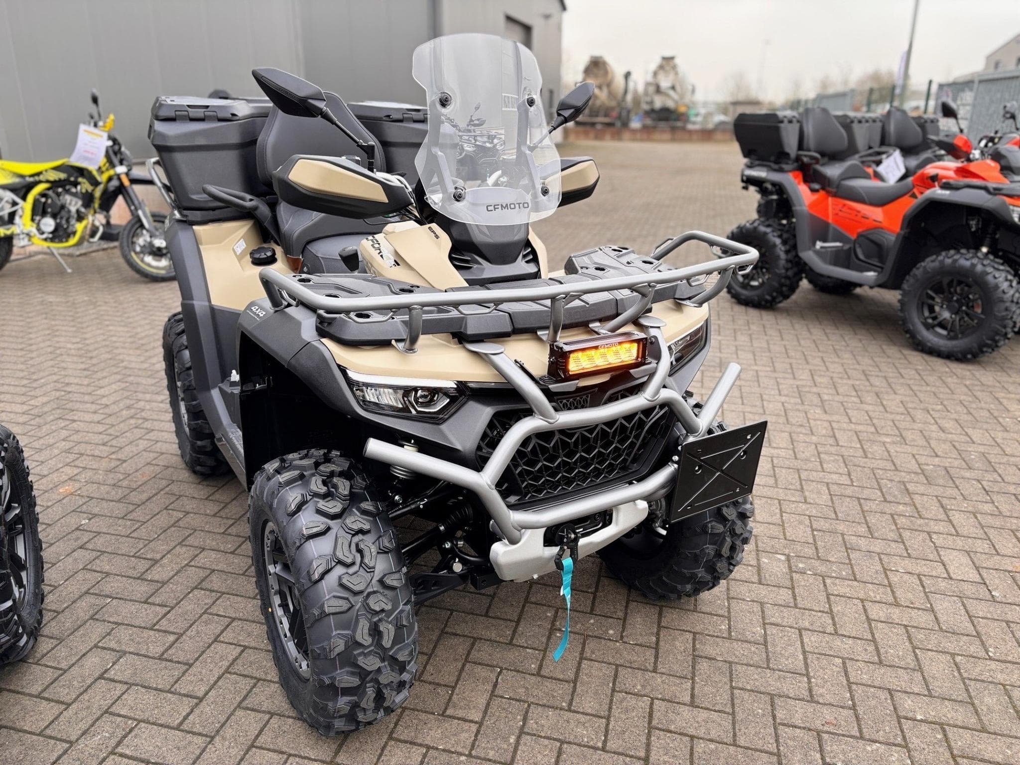 CF Moto CForce OVERLAND VERSION / ABS / T3b / SERVO / KOFFER (2025) - Foto 1