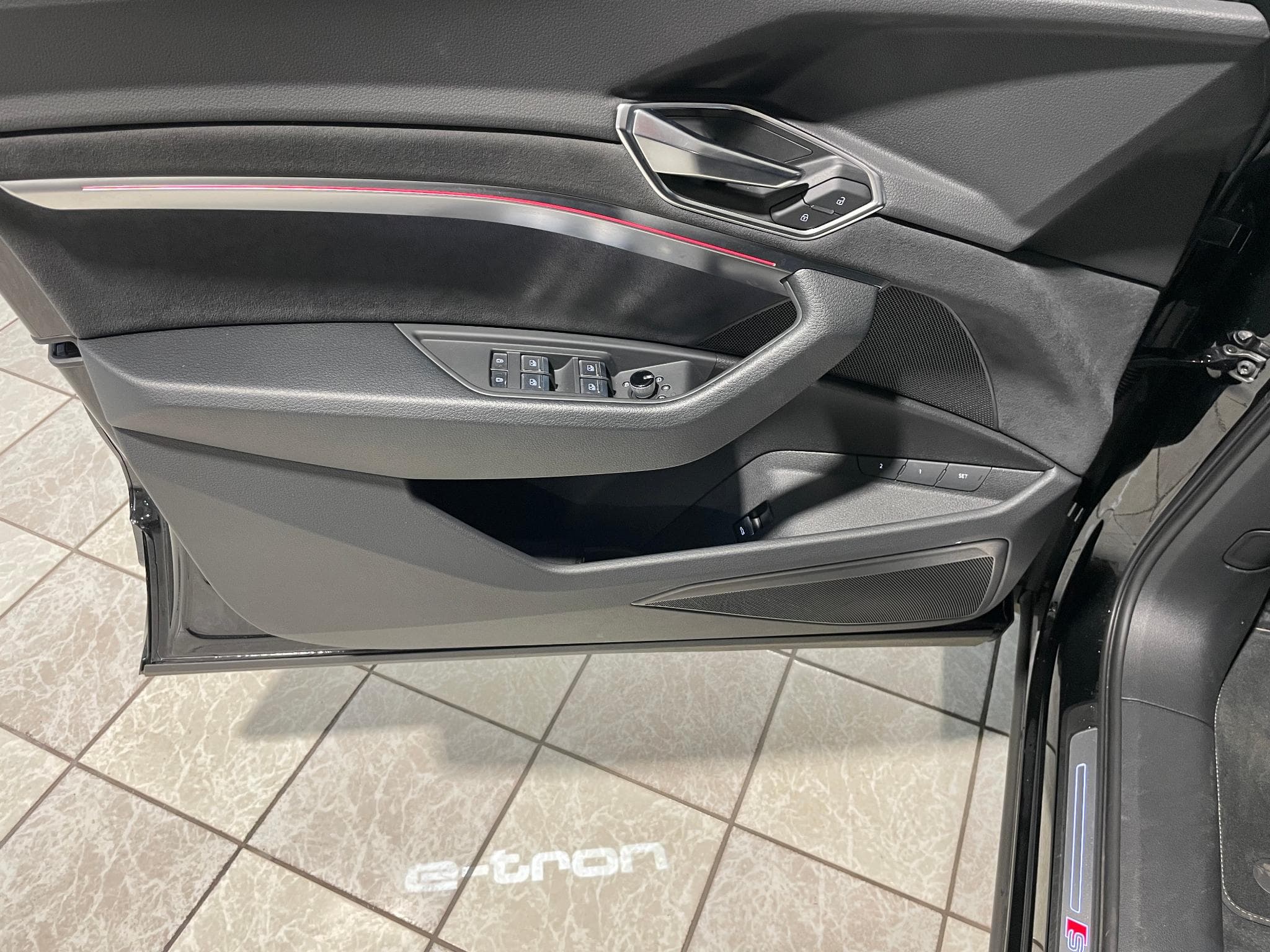 Audi e-tron e-tron 55 S-Line Quattro 300 kW 408cv (2024) - Foto 16