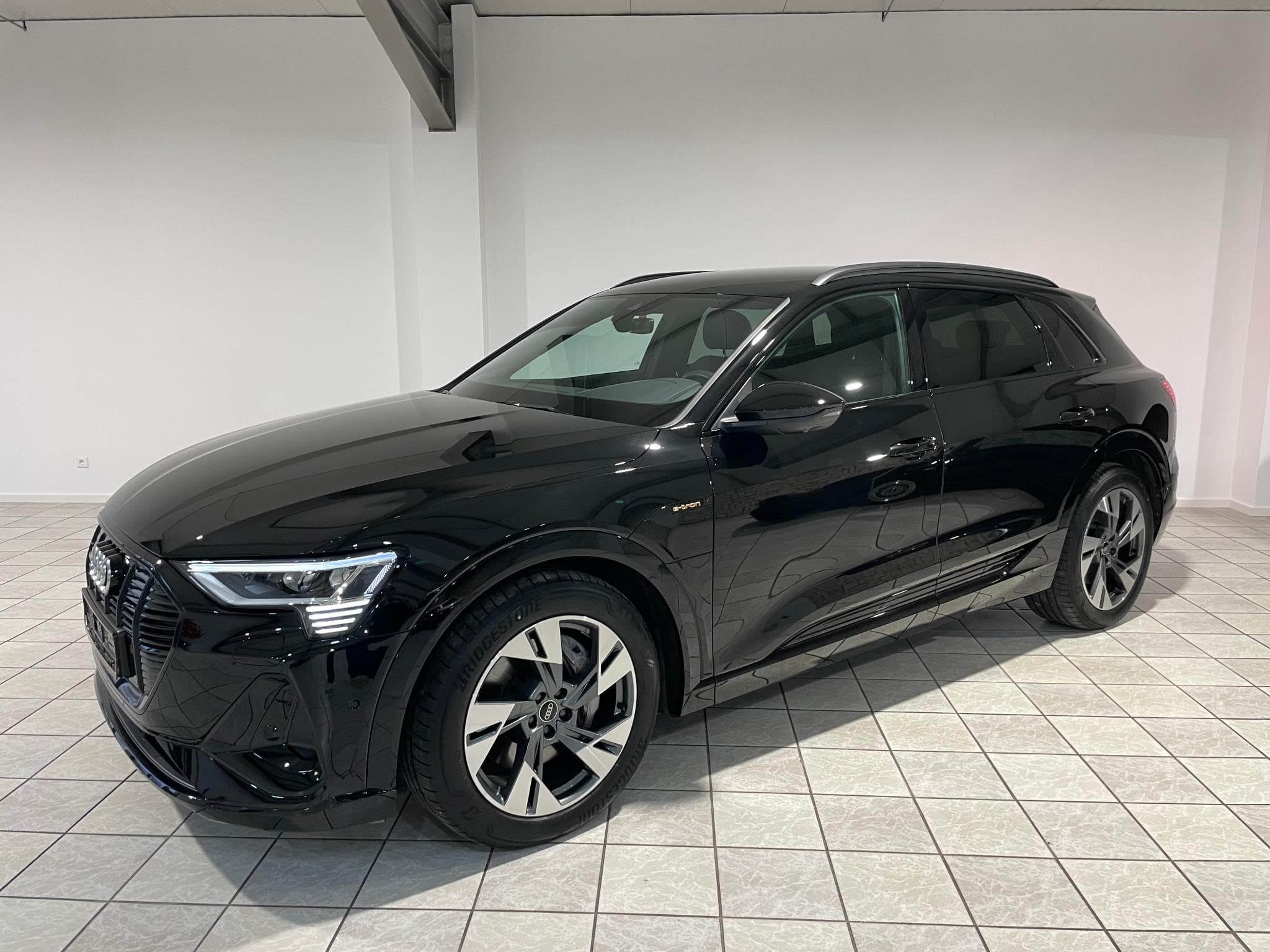Audi e-tron e-tron 55 S-Line Quattro 300 kW 408cv (2024) - Foto 17