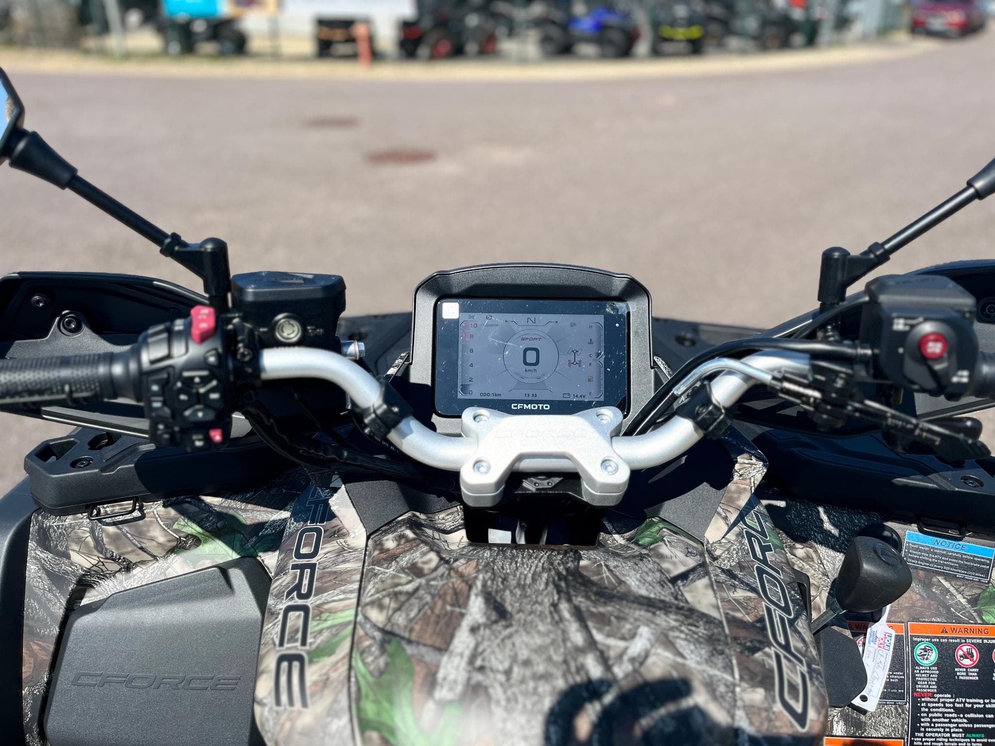 CF Moto CForce 1000 Touring ABS Kostenloser Koffer (2025) - Foto 6