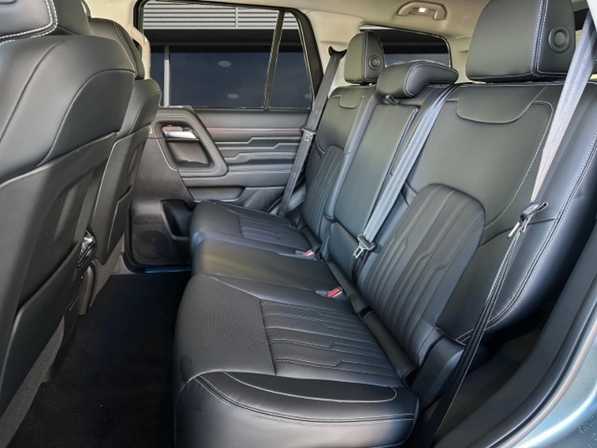 Baic BJ60 8xLager AWD Hybrid 7-Sitze 3t AHL (2025) - Photo 13