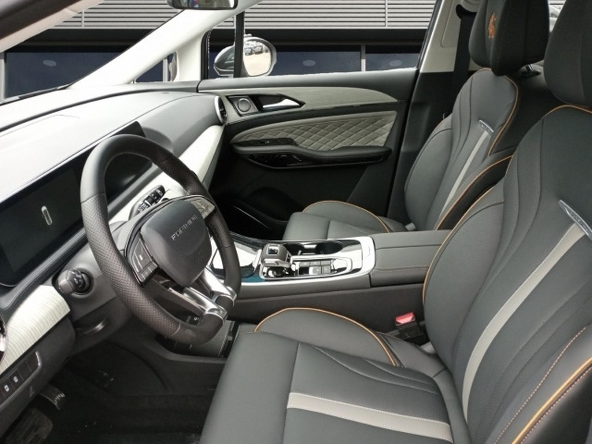 Forthing U-Tour 15xLager 7-Sitze heiz/kühl Automatik Panorama (2025) - Photo 10