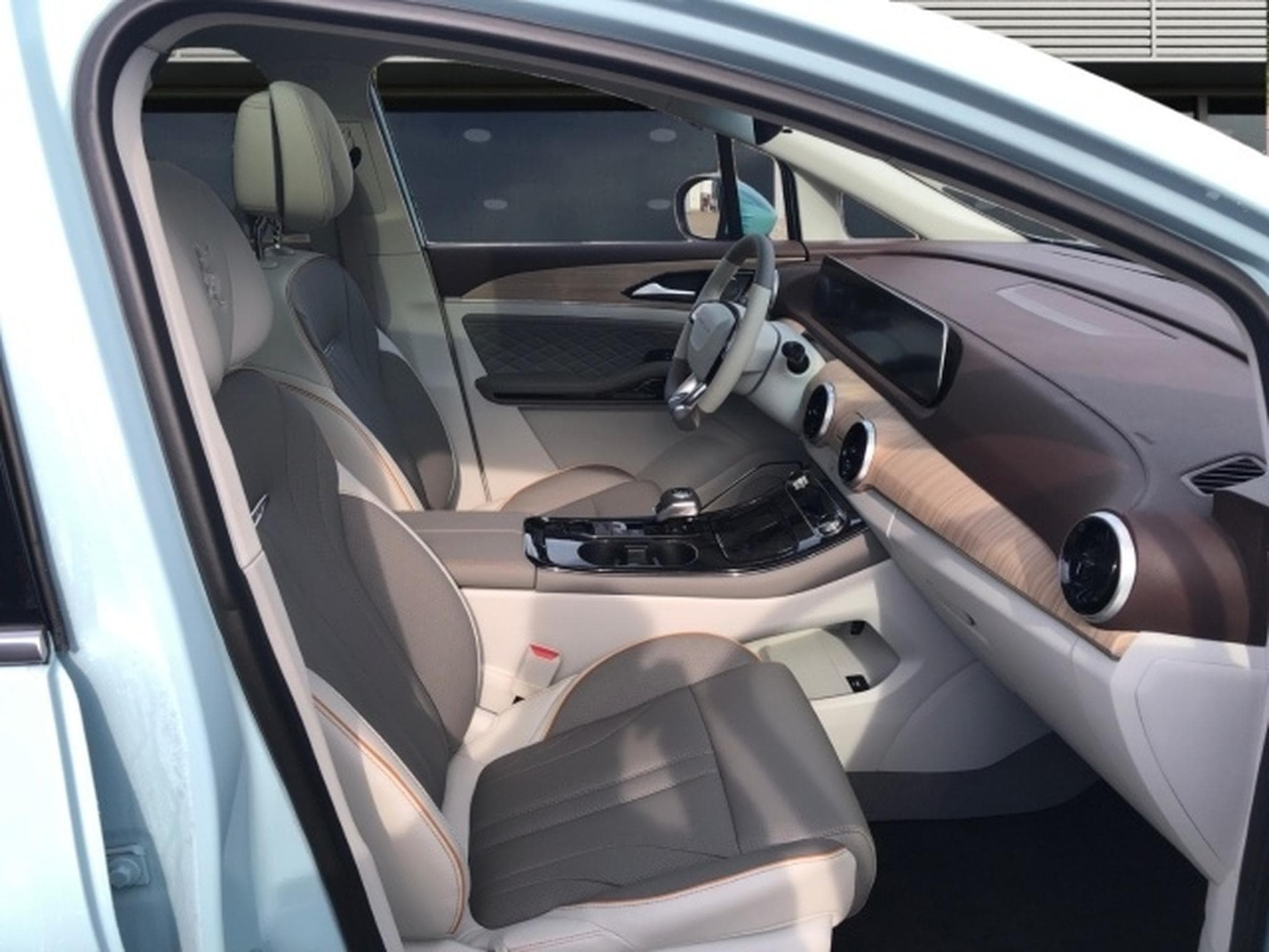 Forthing U-Tour 15xLager 7-Sitze heiz/kühl Automatik Panorama (2025) - Photo 13