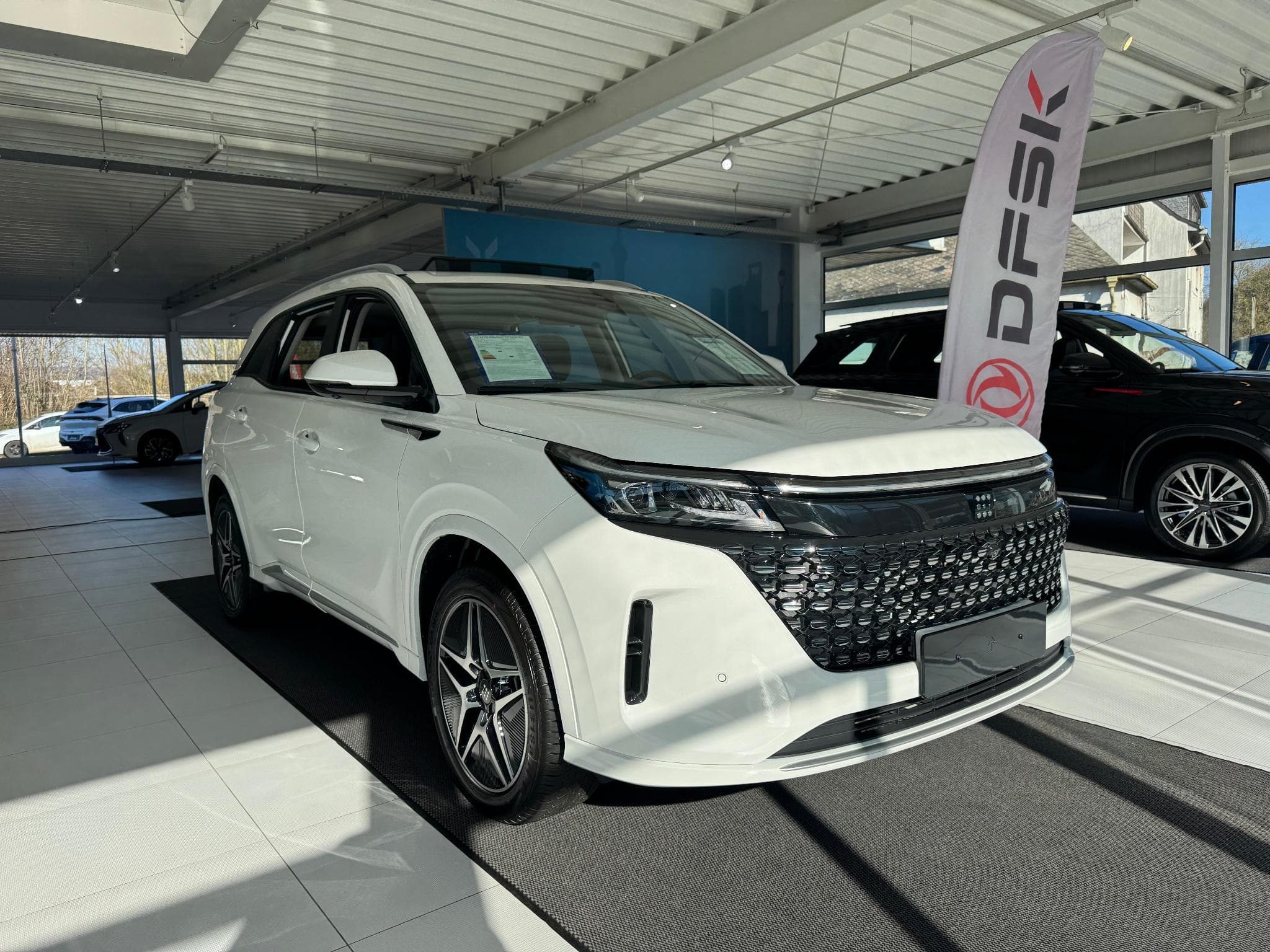 DFSK FENGON E5 10xLager Plug-In-Hybrid 7-Sitze (2025) - Photo 6