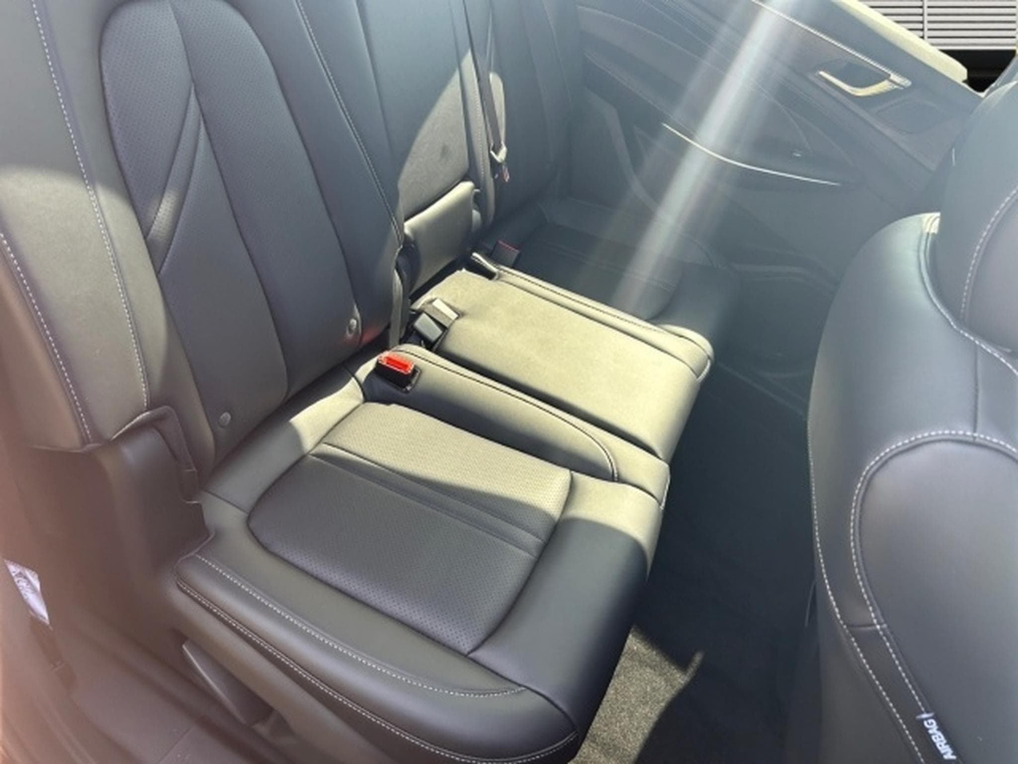 DFSK FENGON E5 10xLager Plug-In-Hybrid 7-Sitze (2025) - Photo 11