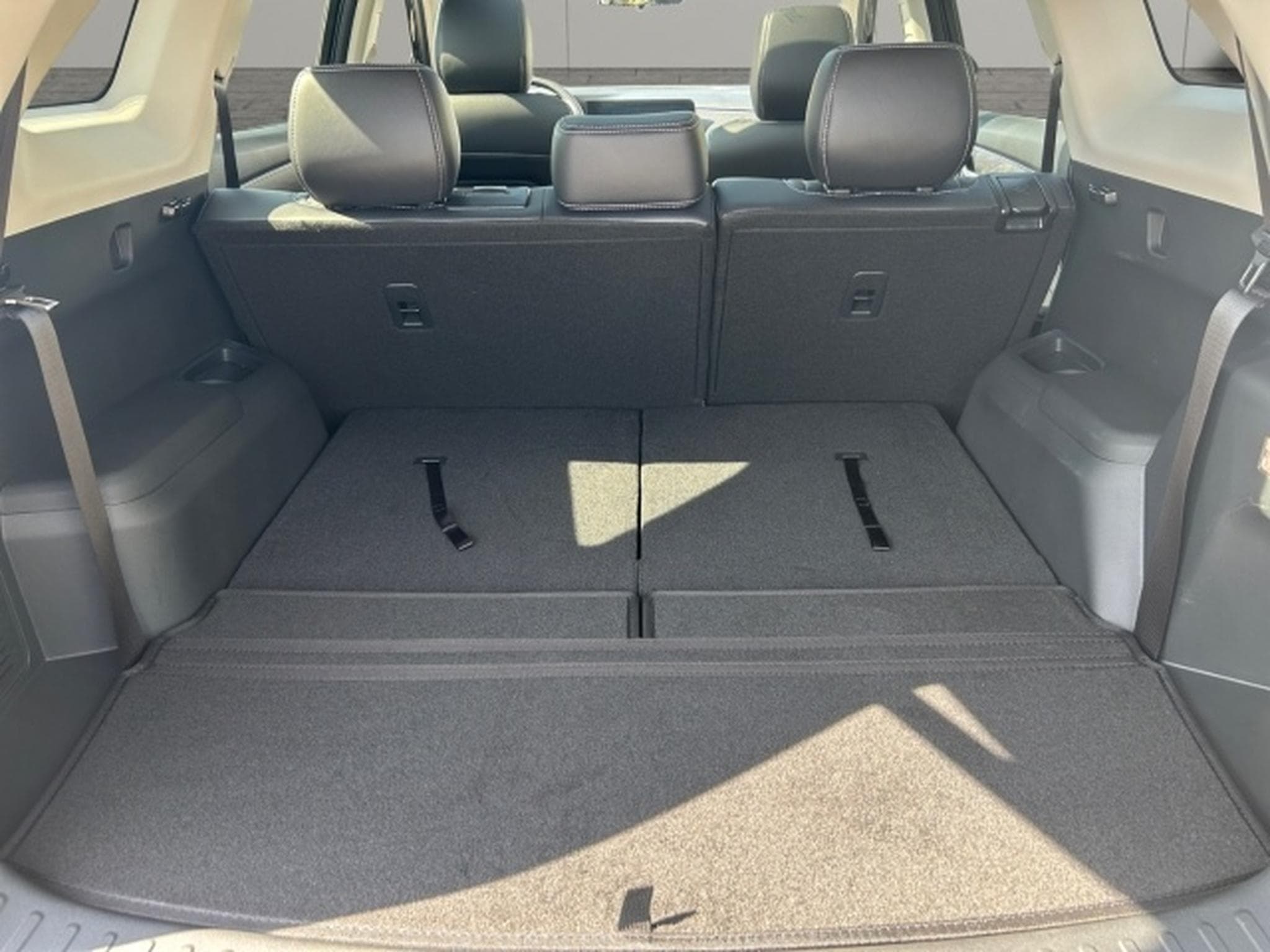 DFSK FENGON E5 10xLager Plug-In-Hybrid 7-Sitze (2025) - Photo 12